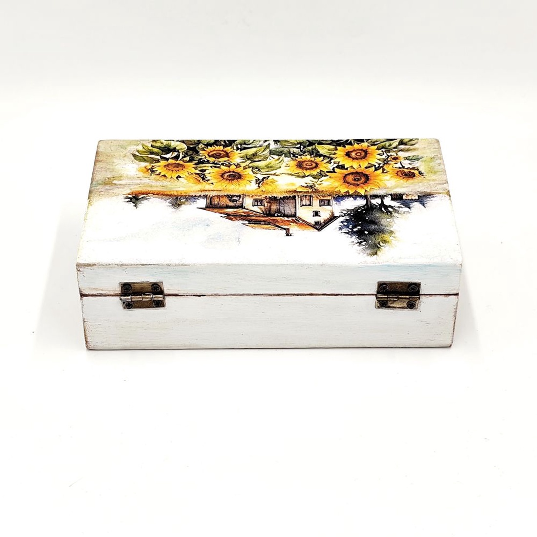 Cutie lemn tip carte, unicat, casa si lan de floarea soarelui, 4494 - bijuterii - suporturi bijuterii și cutie bijuterii - cutii de bijuterii - Artynos.ro Cutie lemn tip carte, unicat, casa si lan de floarea soarelui, 4494 - bijuterii - suporturi bijuterii și cutie bijuterii - cutii de bijuterii - Artynos.ro