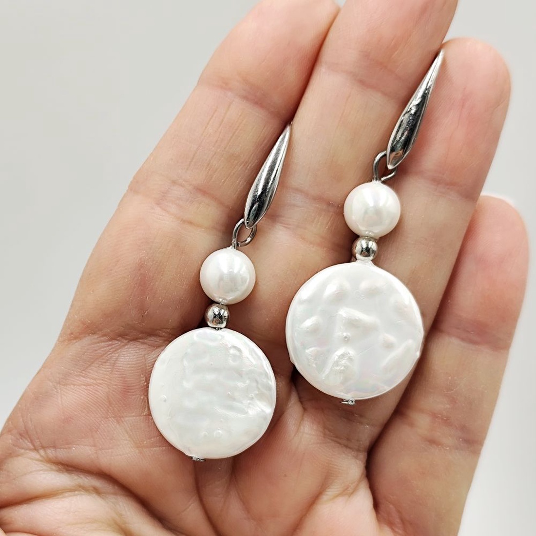 Cercei cu perle naturale si accesorii argintii, 4517 - bijuterii - cercei - cercei rotunzi - Artynos.ro