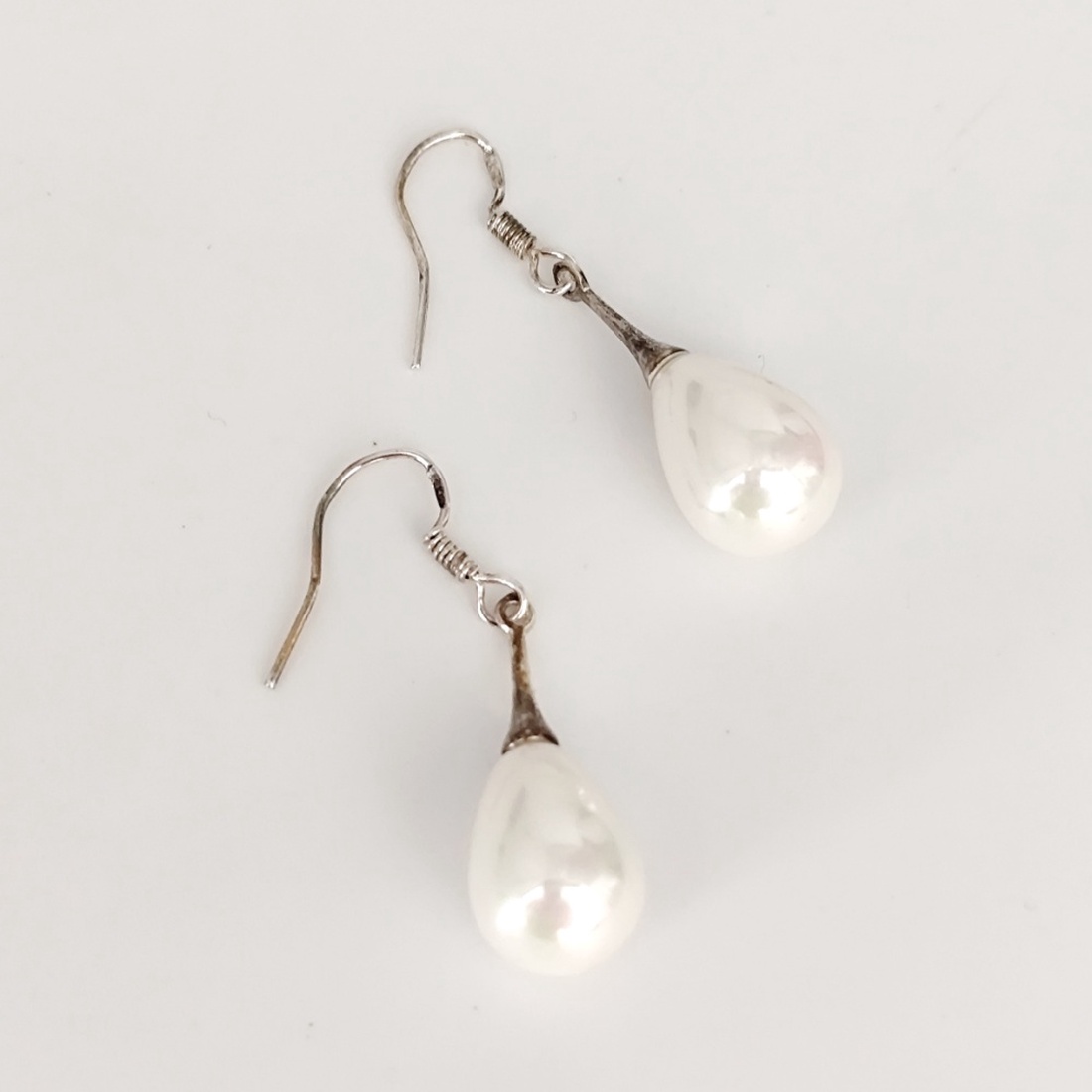 Cercei picatura cu perle naturale si accesorii argintii, 4518 - bijuterii - cercei - cercei agățați - Artynos.ro