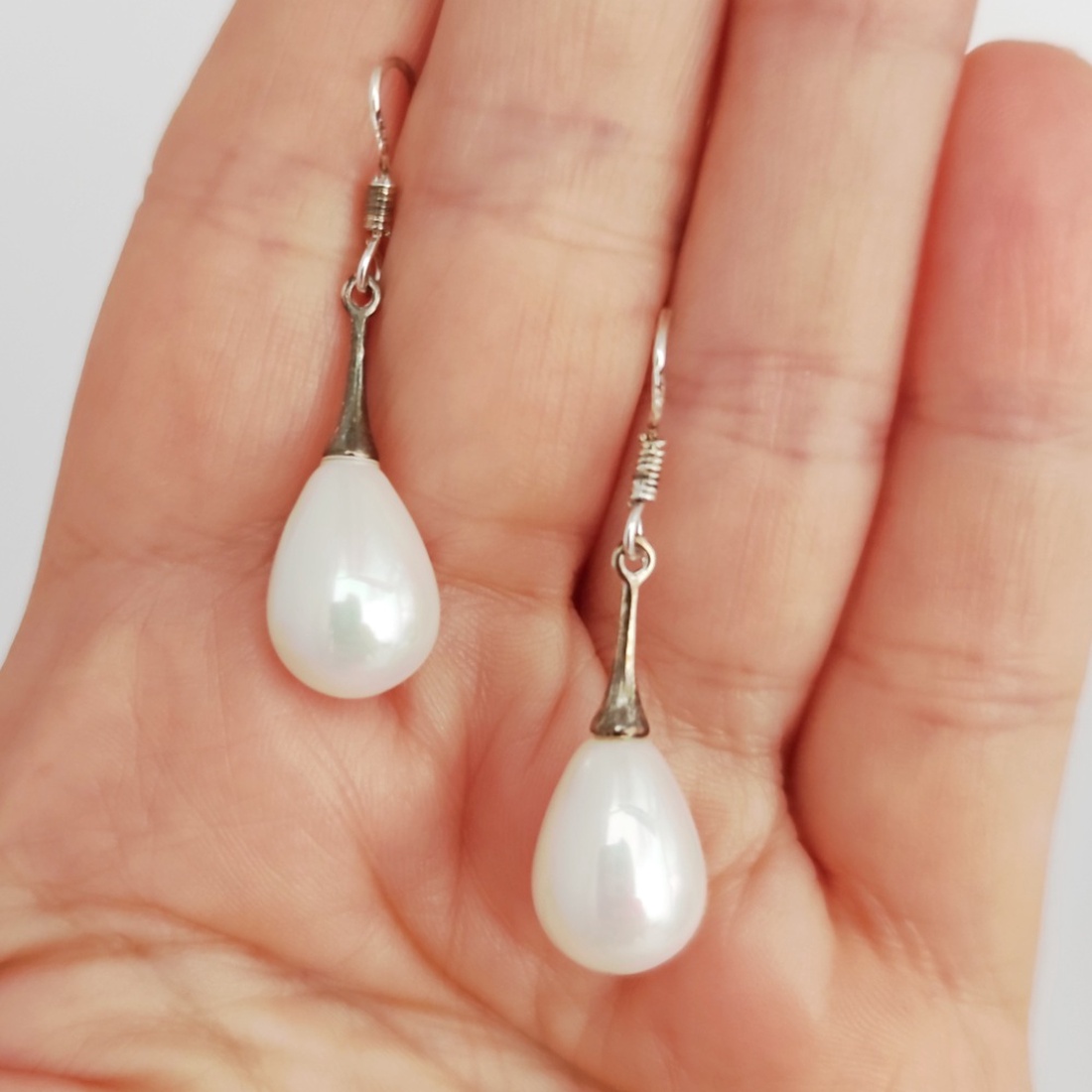 Cercei picatura cu perle naturale si accesorii argintii, 4518 - bijuterii - cercei - cercei agățați - Artynos.ro