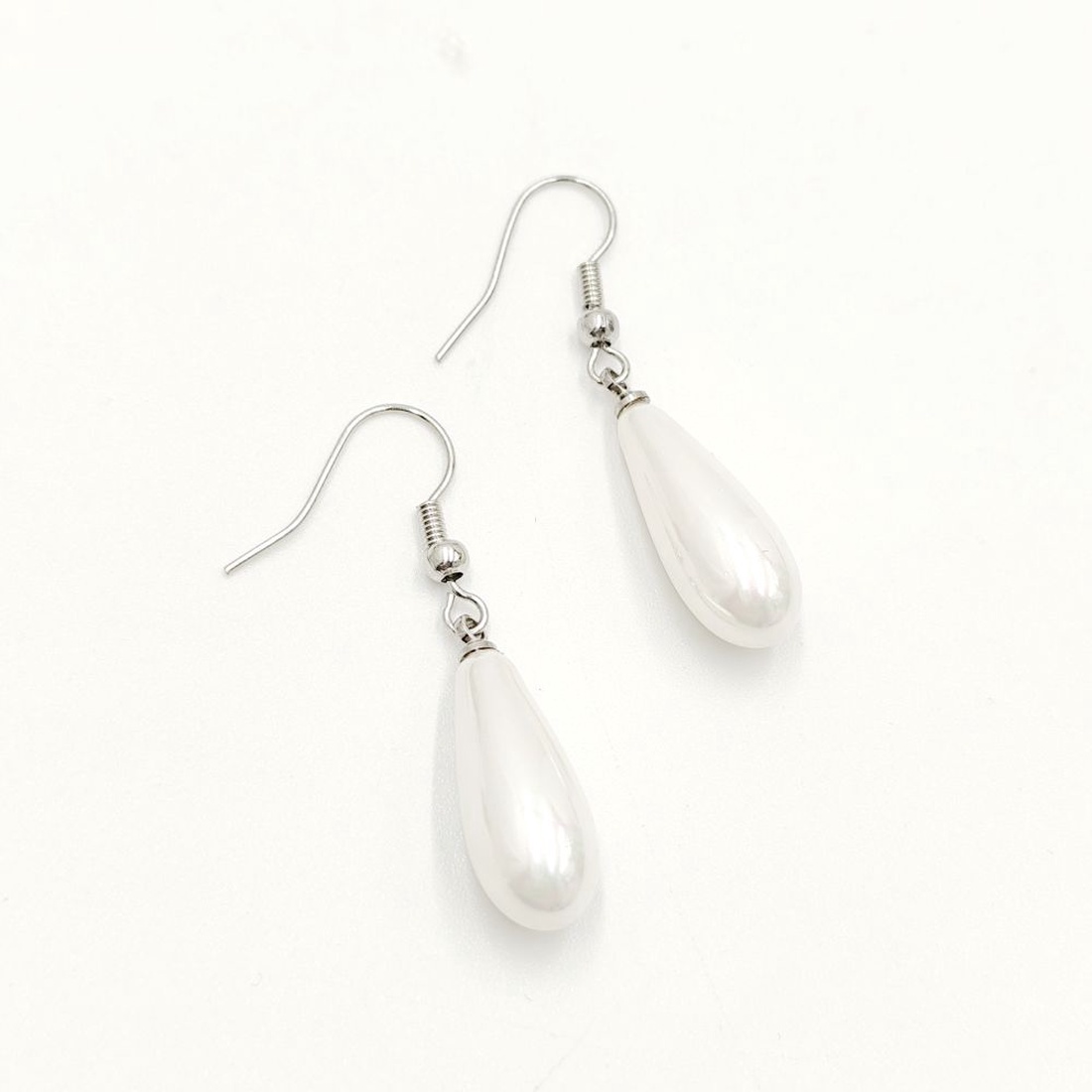 Cercei cu perle naturale si accesorii argintii, 4520 - bijuterii - cercei - cercei și ornamente pentru urechi - Artynos.ro Cercei cu perle naturale si accesorii argintii, 4520 - bijuterii - cercei - cercei și ornamente pentru urechi - Artynos.ro