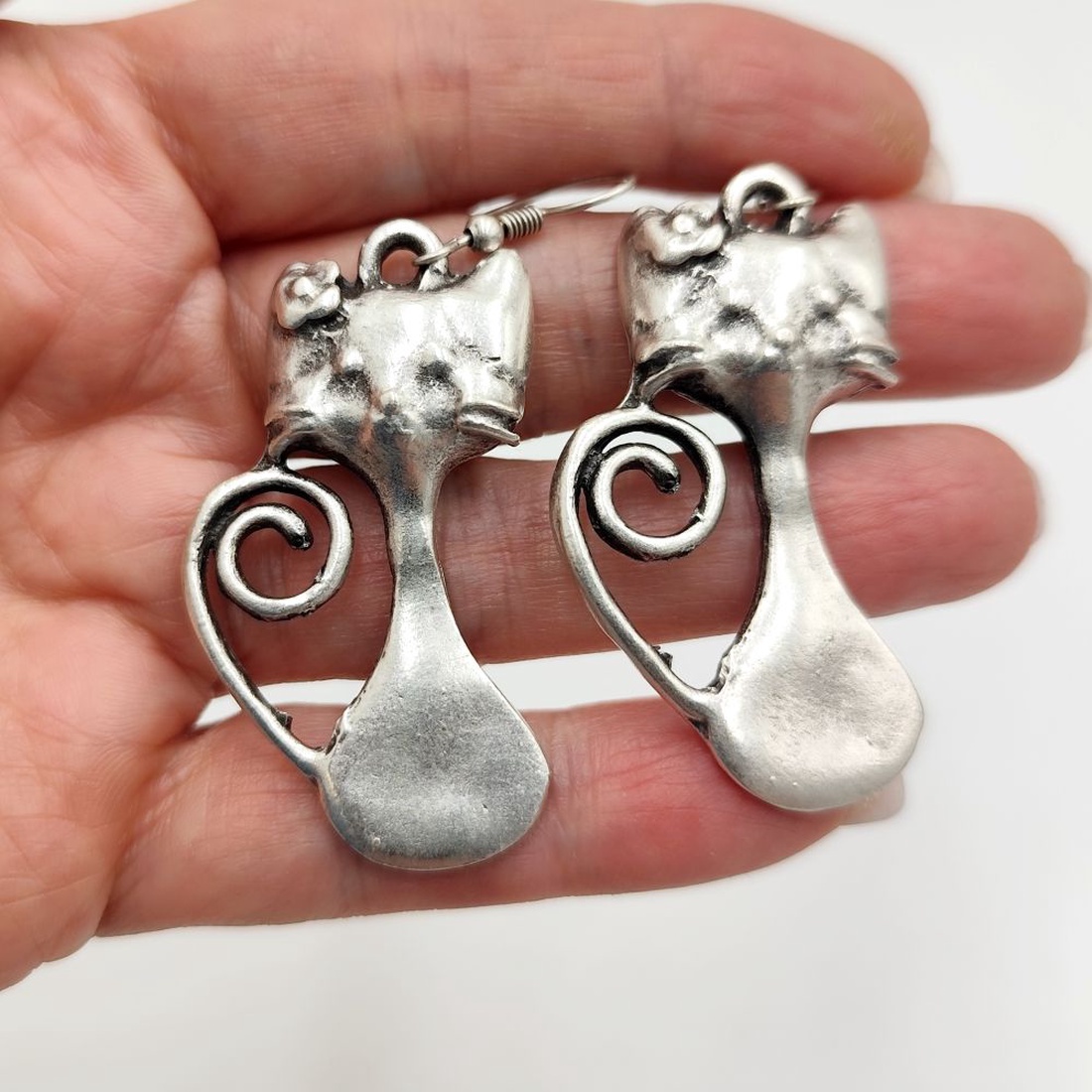 Cercei zamac model pisica 1, Cez006 - bijuterii - cercei - cercei cu figurine - Artynos.ro Cercei zamac model pisica 1, Cez006 - bijuterii - cercei - cercei cu figurine - Artynos.ro