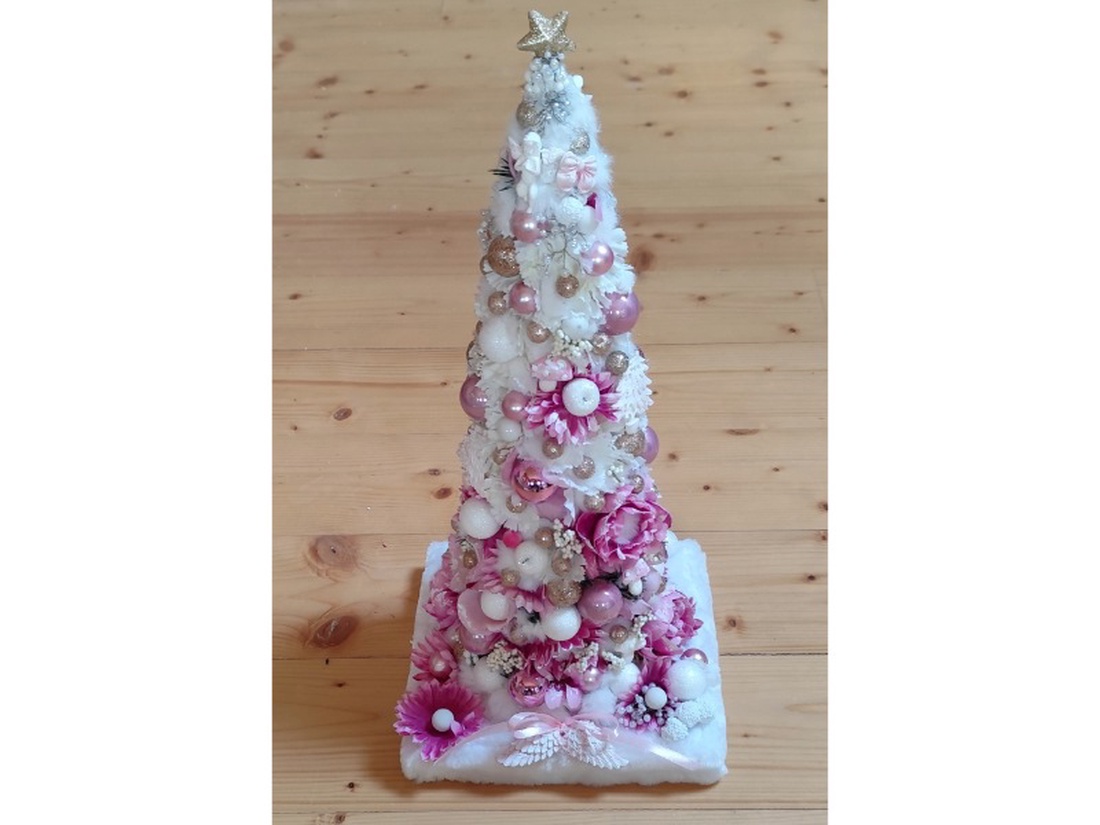 Brad alb roz de Craciun, realizat manual, 4539 - crăciun - decorațiuni de crăciun de casă - pom de crăciun  - Artynos.ro