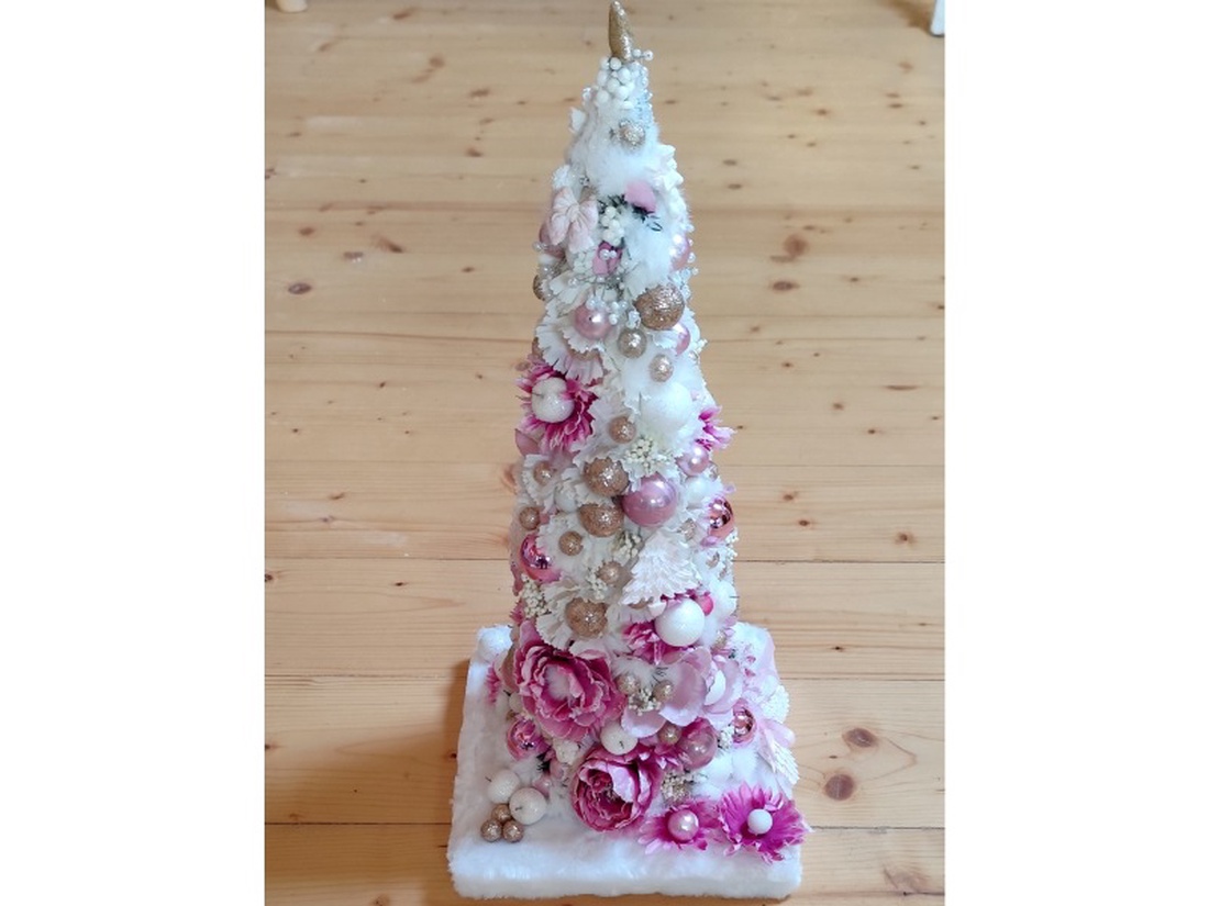 Brad alb roz de Craciun, realizat manual, 4539 - crăciun - decorațiuni de crăciun de casă - pom de crăciun  - Artynos.ro