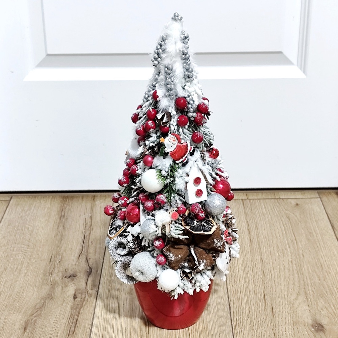 Bradut de Craciun in ghiveci rosu, 4550 - crăciun - decorațiuni de crăciun de casă - decor pentru masă de crăciun - Artynos.ro