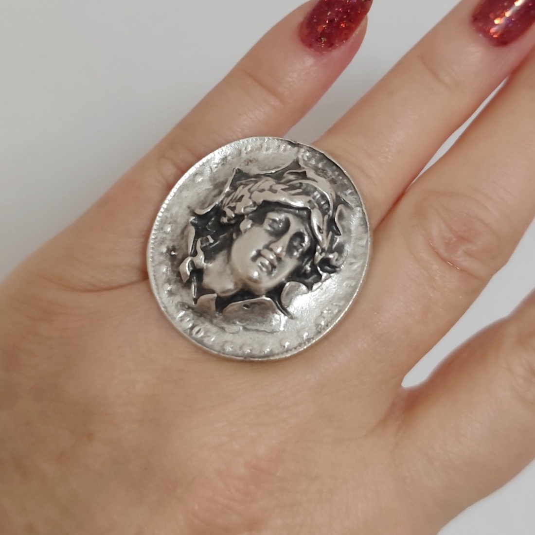 Inel ajustabil din zamac cu chip clasic in relief, Inz107 - bijuterii - inele - inele cu figurine - Artynos.ro