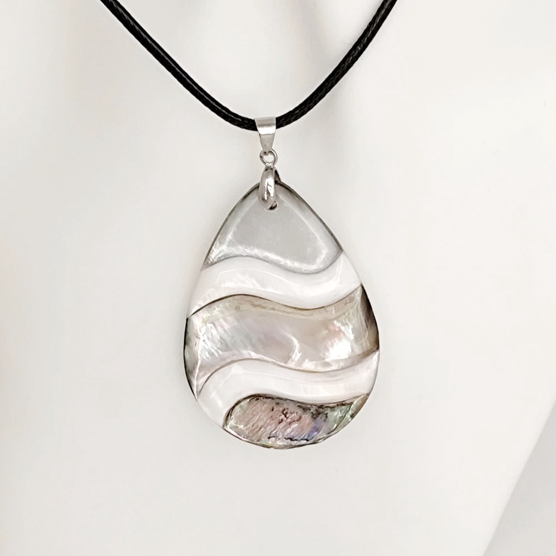 Colier pandantiv din sidef in nuante naturale 4609  - bijuterii - coliere - coliere cu pandative - Artynos.ro