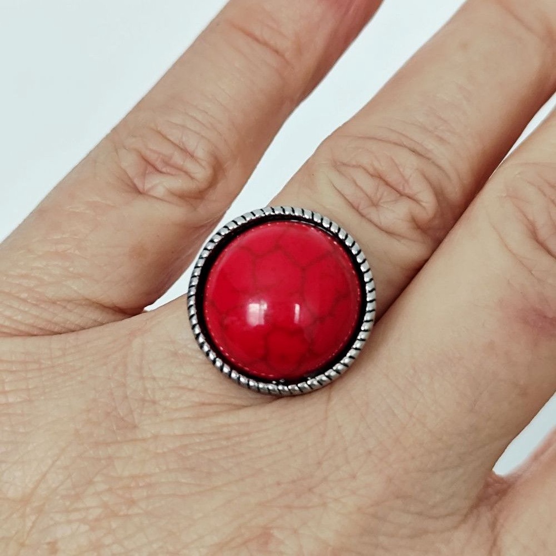 Inel rotund cu howlite rosu 4613 - bijuterii - inele - inele cu pietre semiprețioase - Artynos.ro