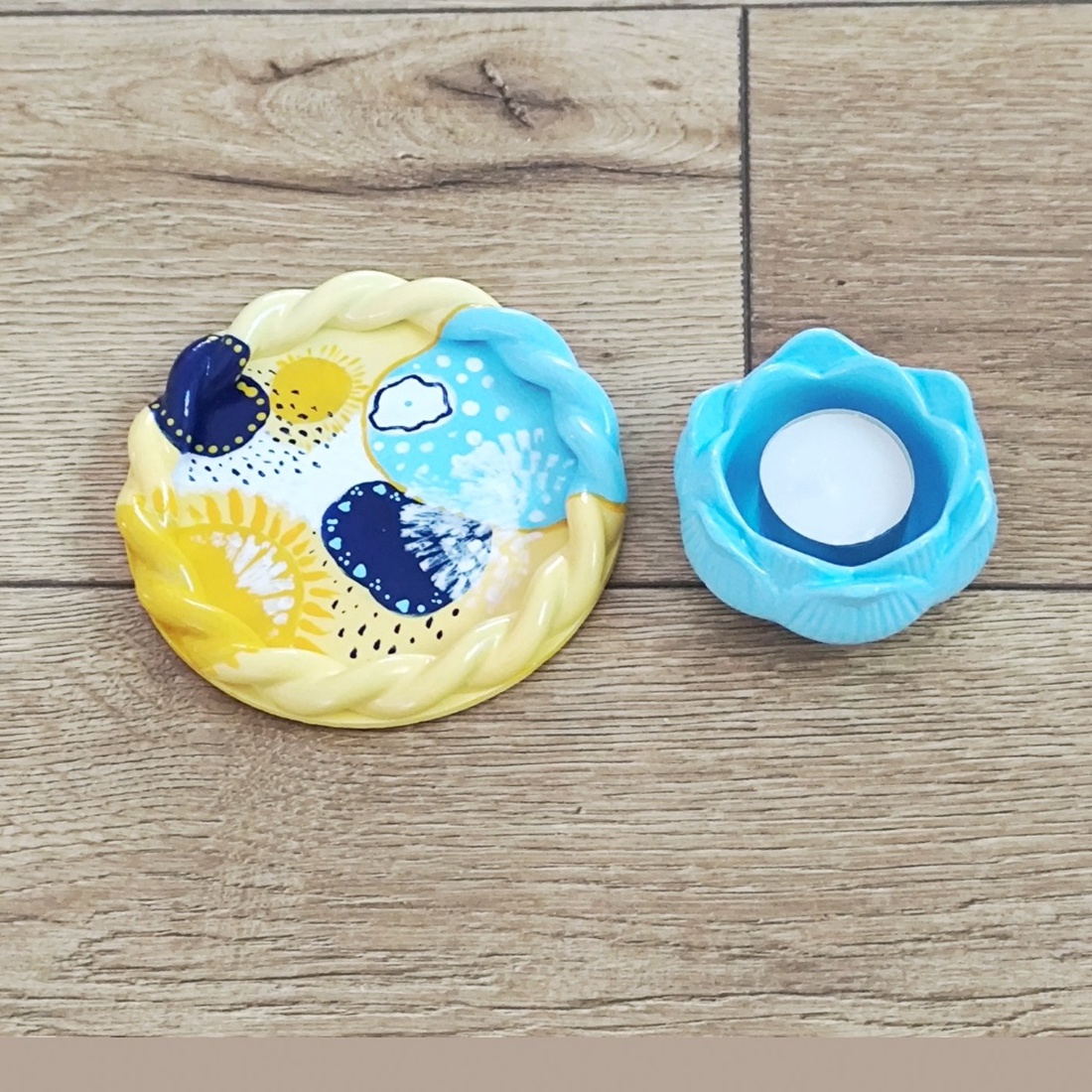 Set decorativ unicat bleu galben, tava rotunda si suport lotus 4614 - casă & stil de viață - decorațiuni de casă - decorațiuni de masă și rafturi - decorațiuni de masă - Artynos.ro