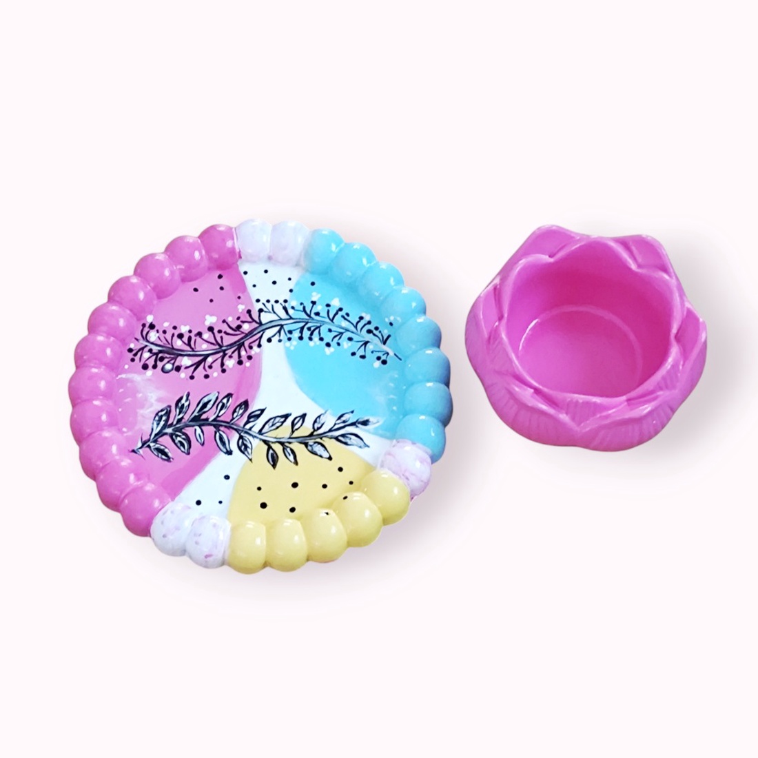 Set decorativ unicat bleu galben roz, tava rotunda si suport lotus 4615 - casă & stil de viață - decorațiuni de casă - decorațiuni de masă și rafturi - decorațiuni de masă - Artynos.ro