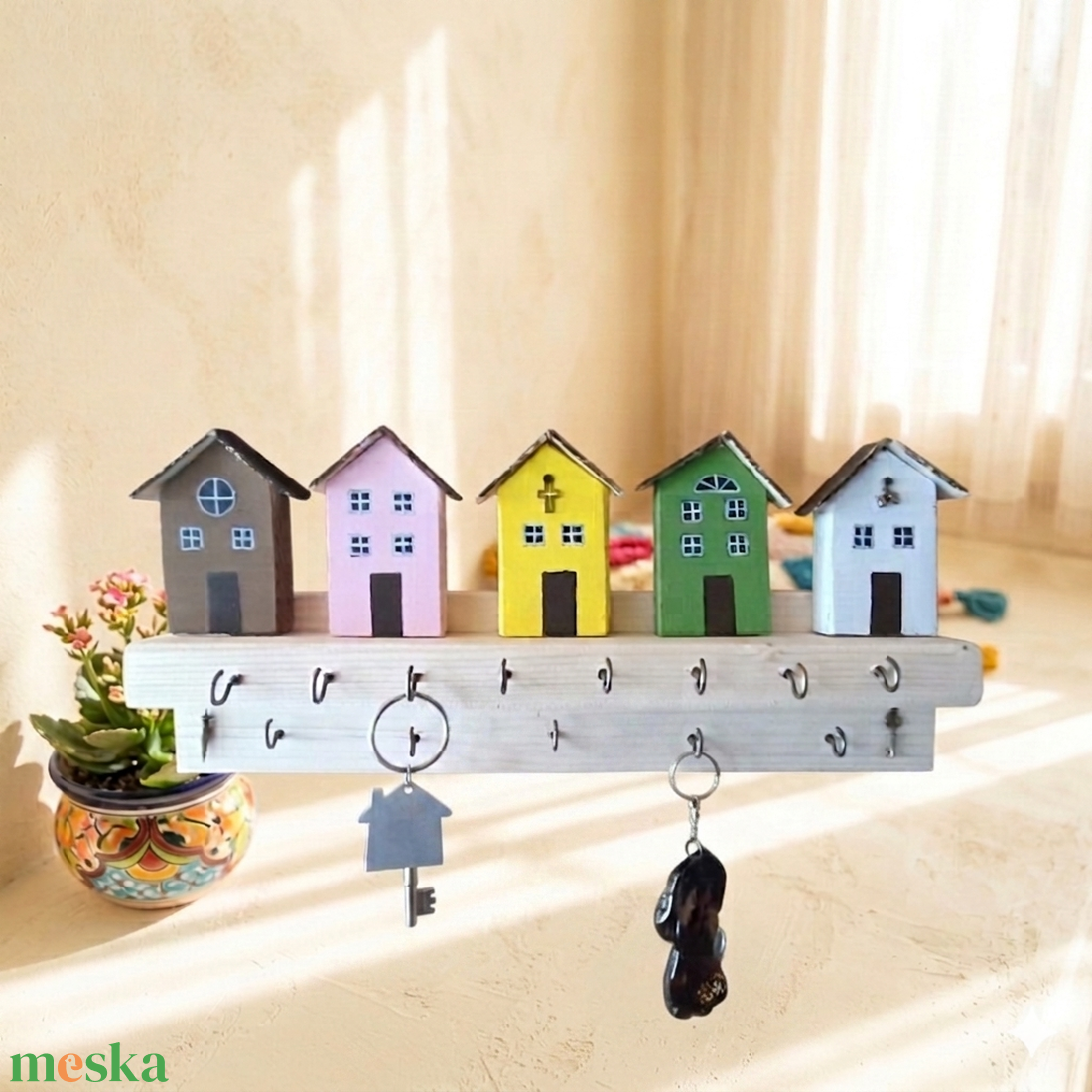 Orașul Colorat � Suport de perete pentru chei, lucrat manual (13 cârlige) - casă & stil de viață - decorațiuni de casă - decorațiuni de pereți - suport pentru chei - Artynos.ro