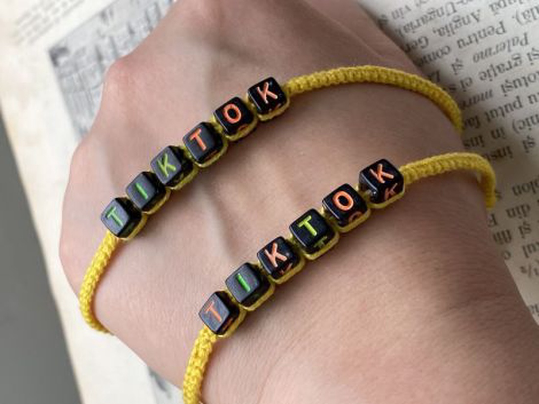 Brățară cu logo: TIKTOK - bijuterii - brățări - brățări împletite - Artynos.ro