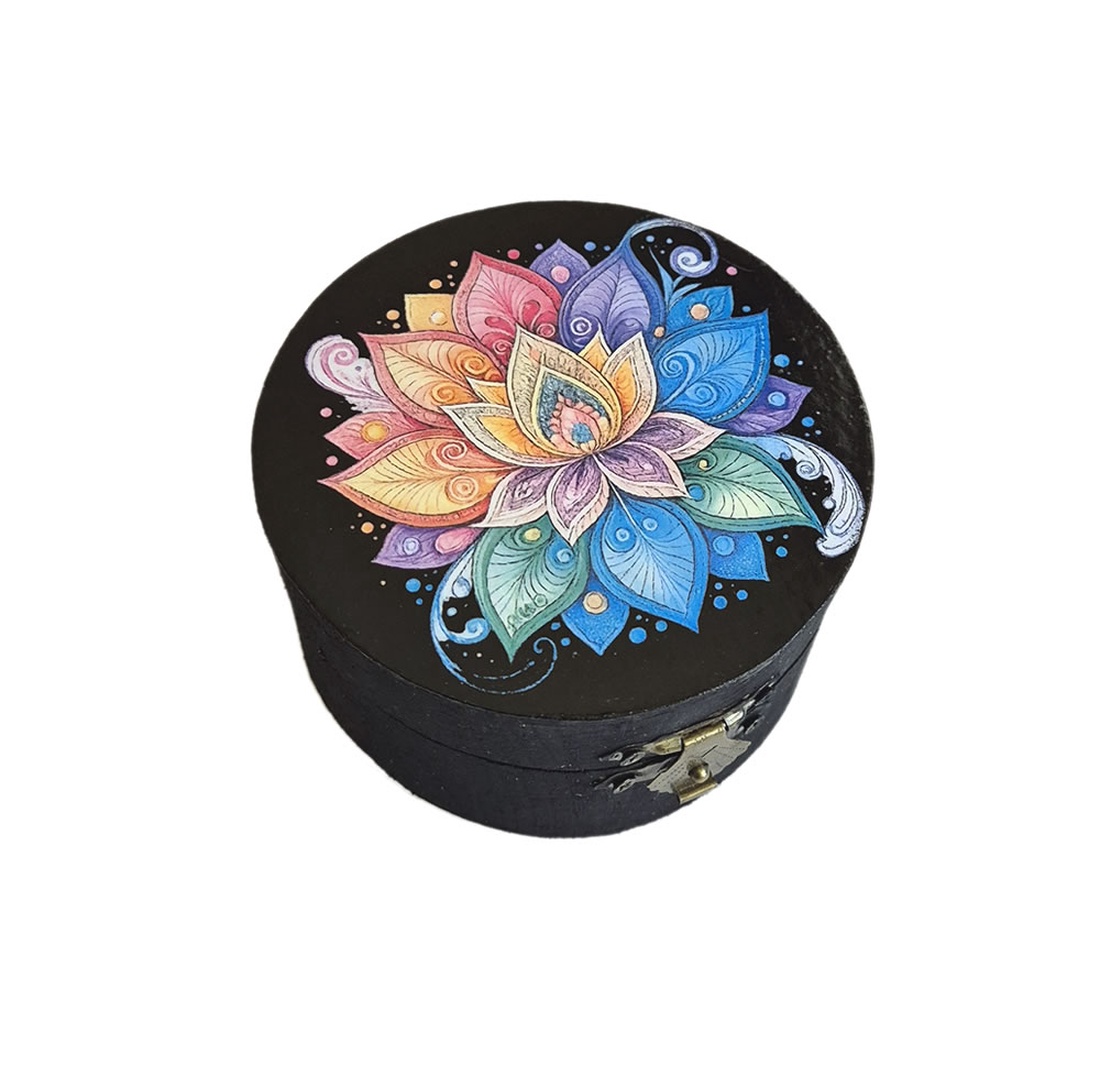 Cutie rotundă din lemn cu mandala - 103611 - bijuterii - suporturi și cutii de bijuterii - cutii de bijuterii - Artynos.ro