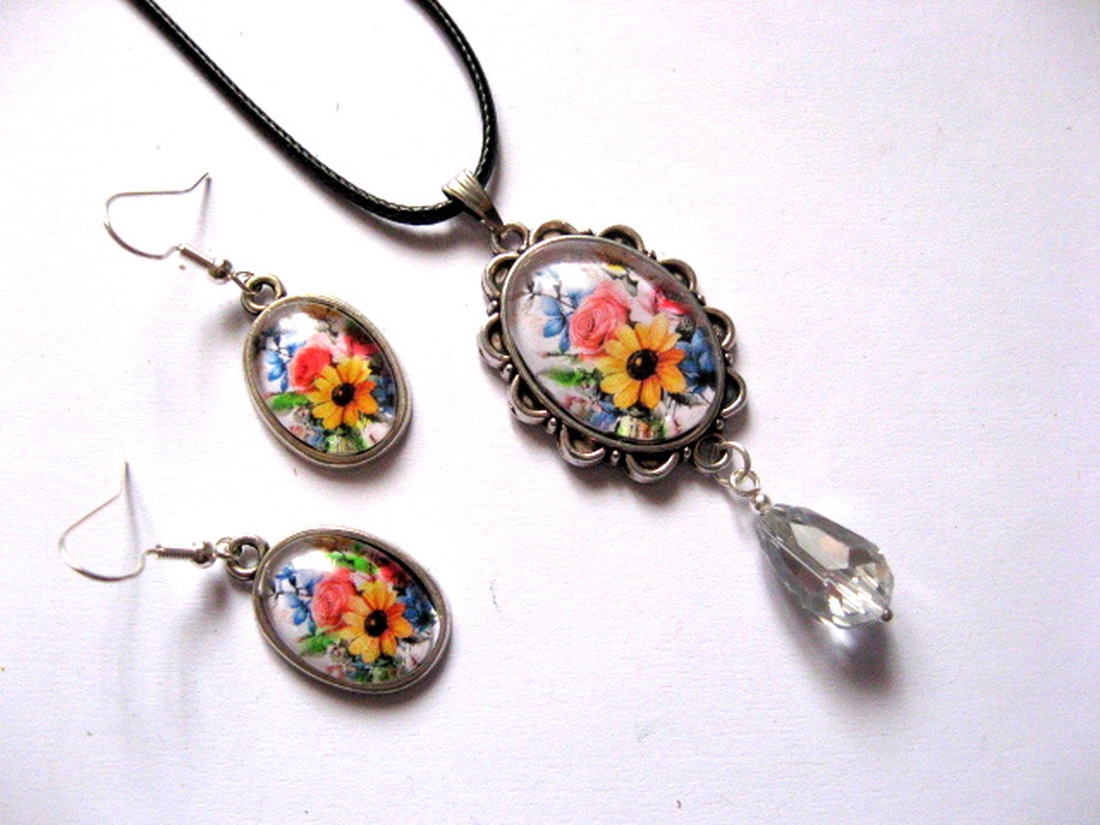 Set bijuterii pandantiv si cercei cu cabochon de sticla 1698 - bijuterii - seturi de bijuterii - Artynos.ro