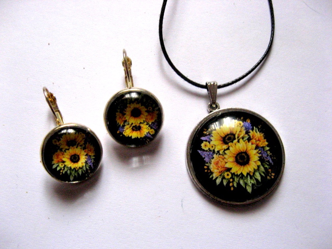 Set bijuterii pandantiv si cercei cu cabochon de sticla floarea soarelui 1699 - bijuterii - seturi de bijuterii - Artynos.ro