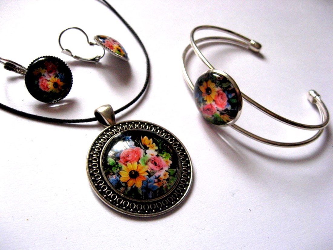 Set bijuterii pandantiv cercei si bratara cu cabochon de sticla - flori 1705 - bijuterii - seturi de bijuterii - Artynos.ro