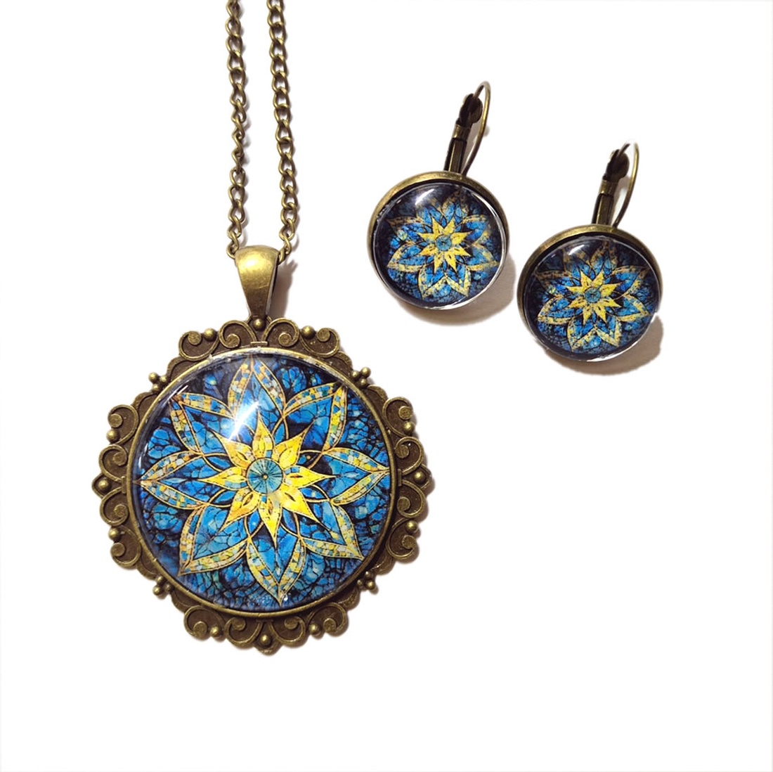 Set bijuterii pandantiv si cercei bronz cu cabochon de sticla 203200 - bijuterii - seturi de bijuterii - Artynos.ro