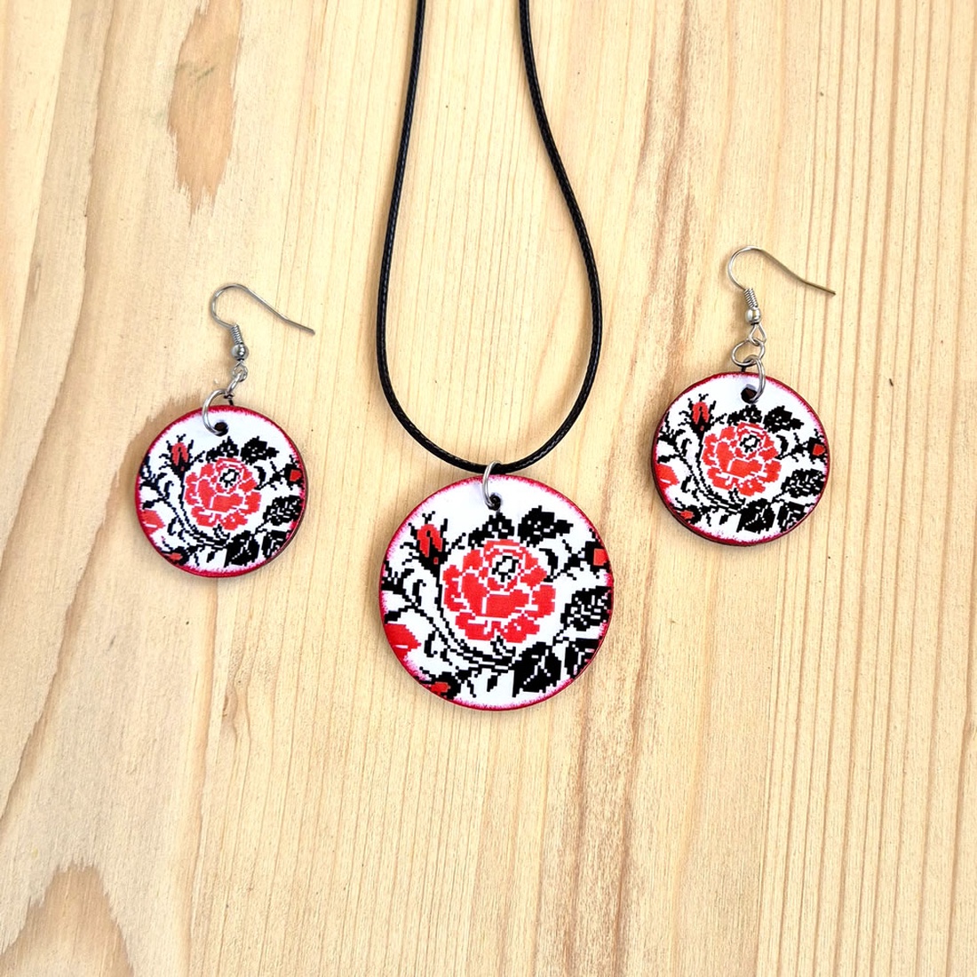 Set bijuterii din lemn cu model traditional 123211 - bijuterii - seturi de bijuterii - Artynos.ro