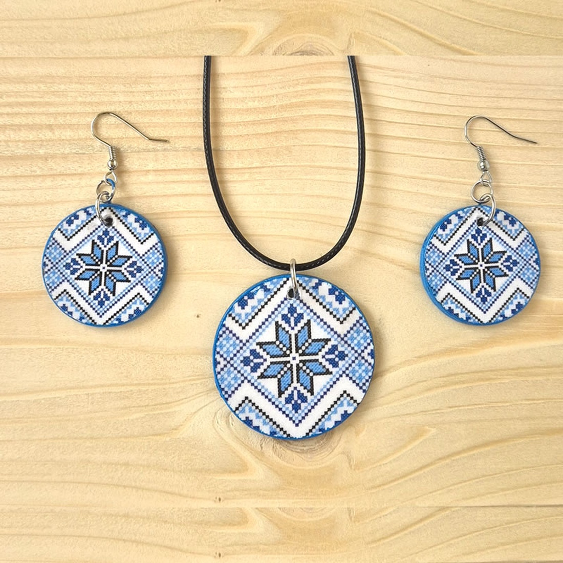 Set bijuterii din lemn cu model traditional 123039 - bijuterii - seturi de bijuterii - Artynos.ro