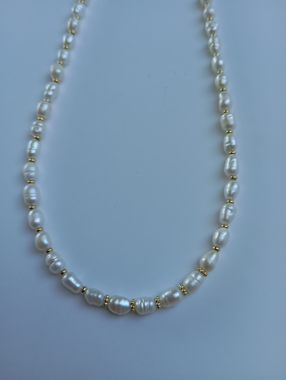 Colier cu perle de cultura 4mm si margelute placate cu aur 18K - bijuterii - coliere - coliere din perle - Artynos.ro