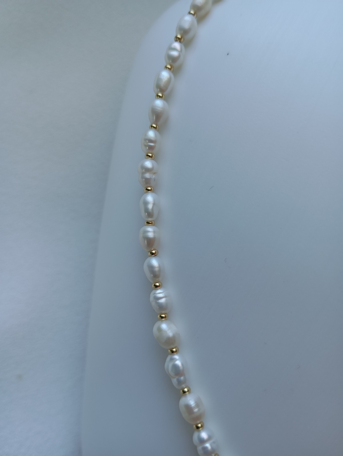 Colier cu perle de cultura 4mm si margelute placate cu aur 18K - bijuterii - coliere - coliere din perle - Artynos.ro