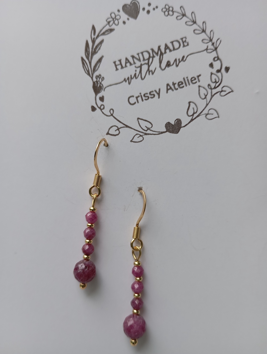 Cercei cu margele brute Rubin 5 mm si tortite placate cu aur 18K - bijuterii - cercei - cercei din pietre semiprețioase - Artynos.ro