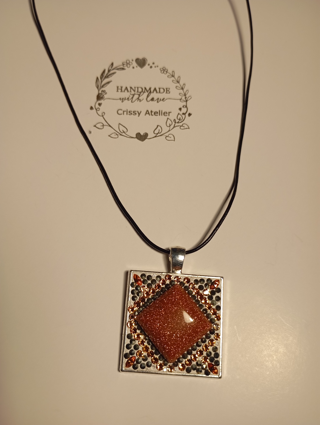 Pandantiv cu Piatra Soarelui 2 cm si marcasite 1,2 mm - bijuterii - coliere - coliere cu pandative - Artynos.ro