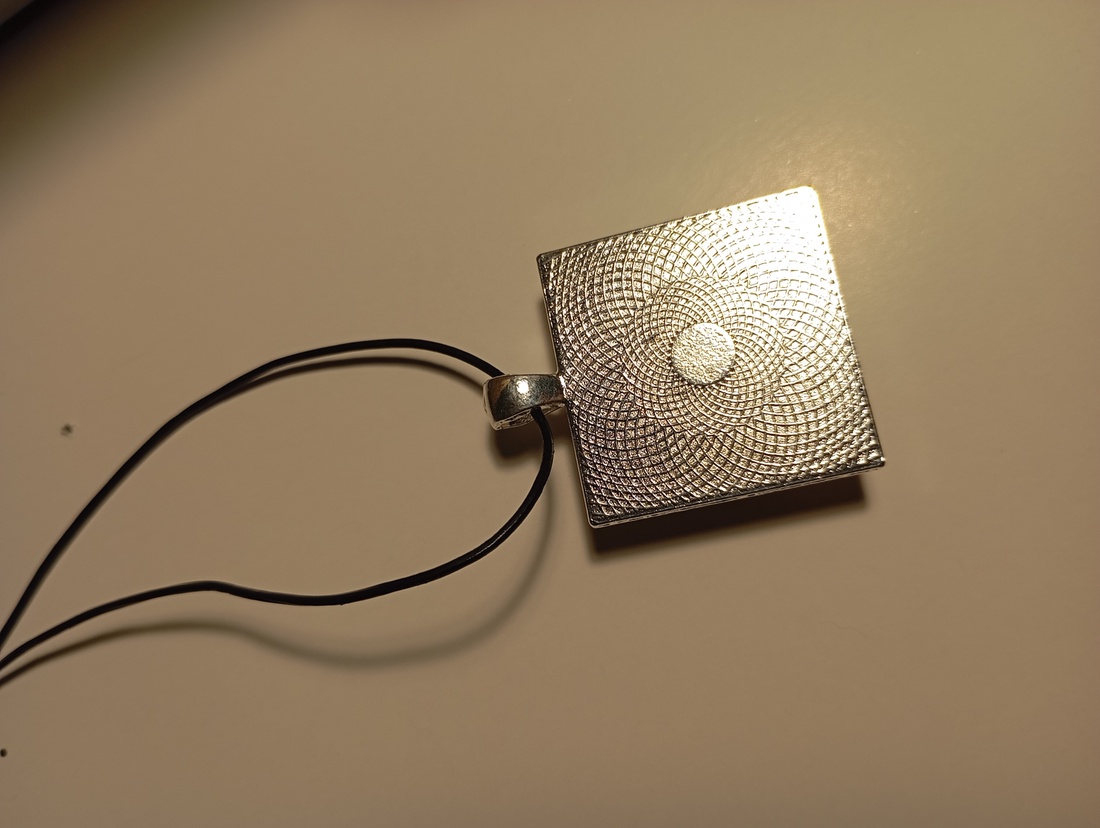 Pandantiv cu Piatra Soarelui 2 cm si marcasite 1,2 mm - bijuterii - coliere - coliere cu pandative - Artynos.ro