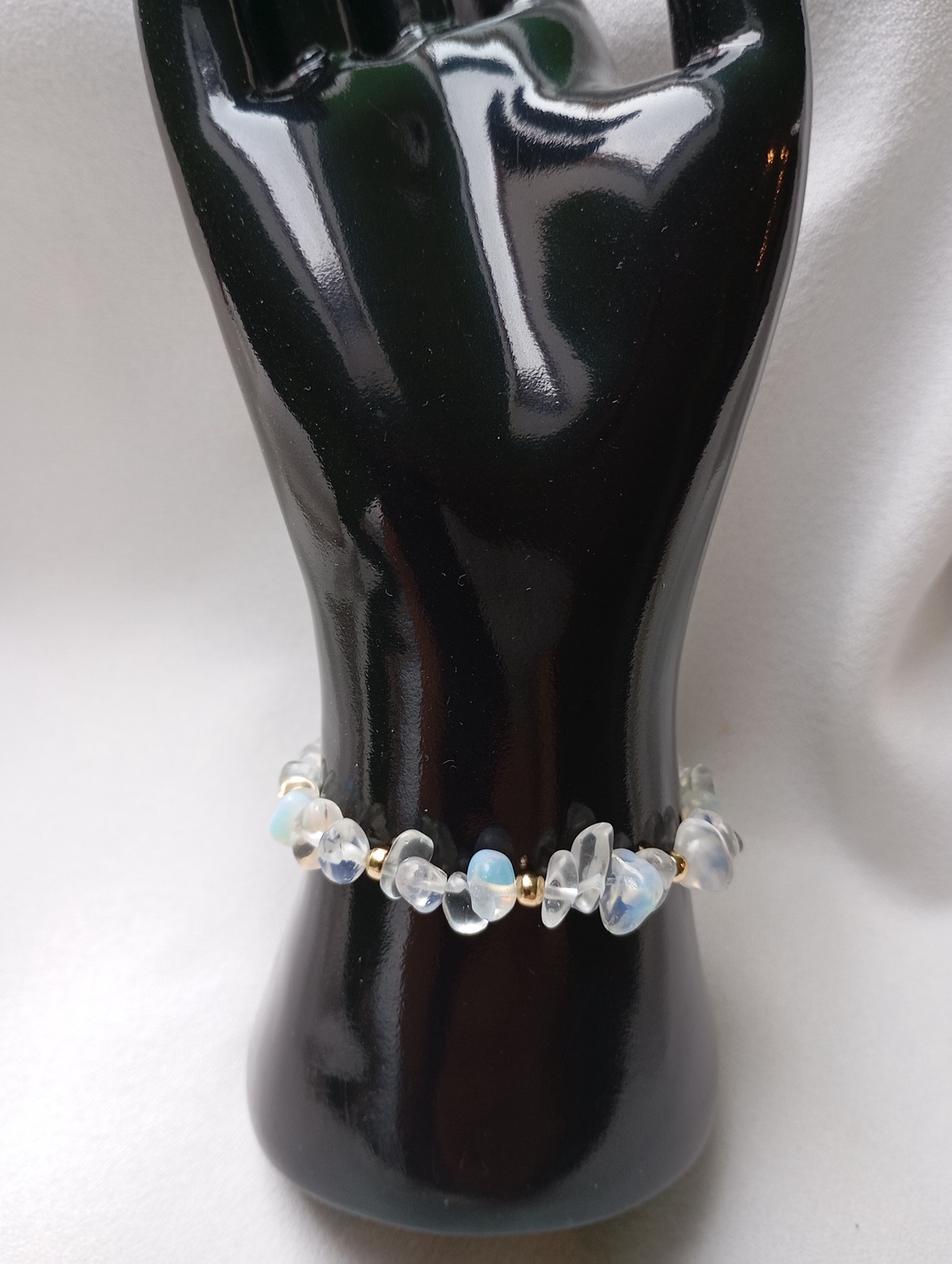 Bratara Alb/Aurie cu opal, opalit si margele placate cu aur - bijuterii - brățări - brățări din pietre semiprețioase - Artynos.ro