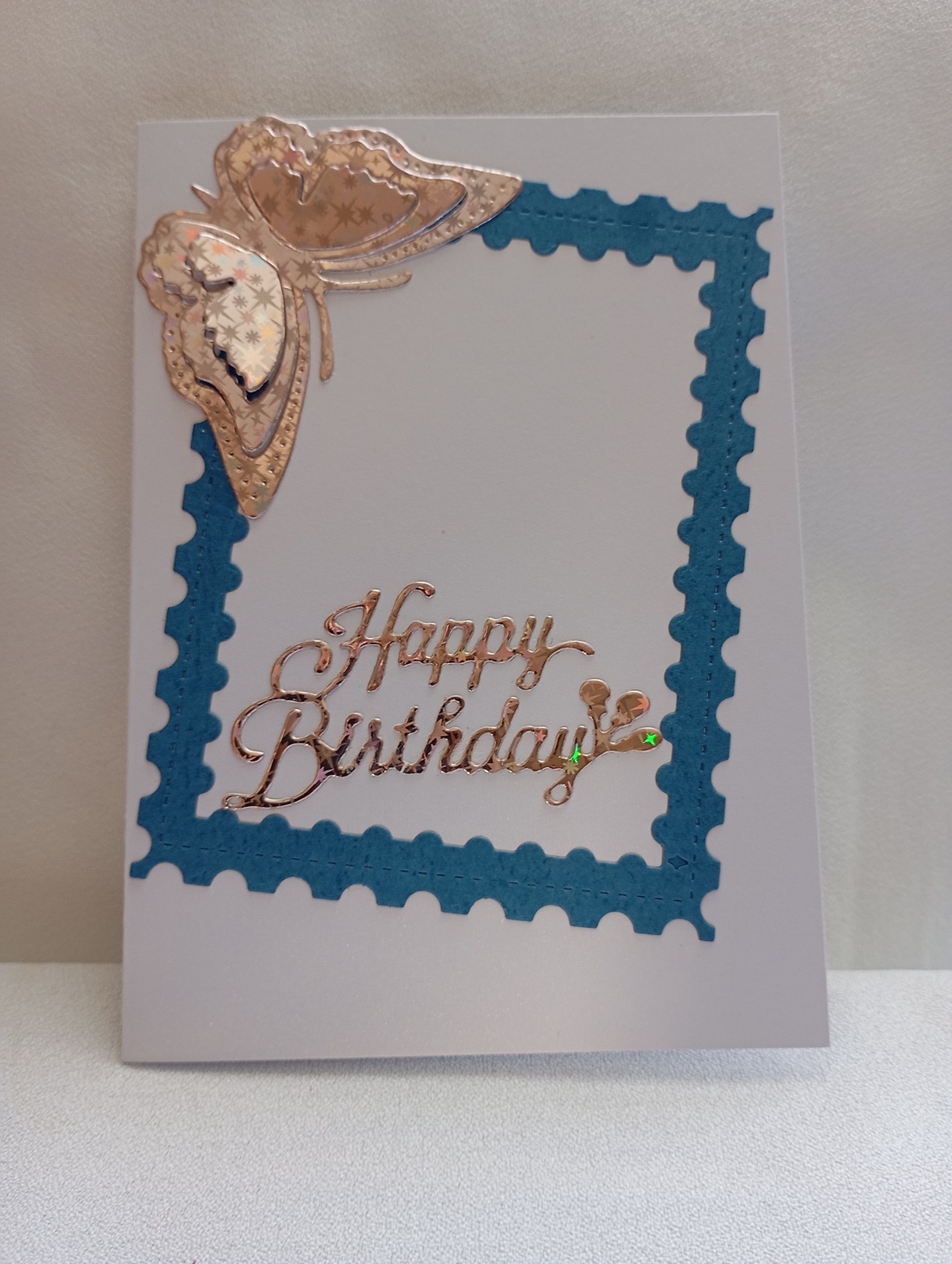 Felicitare cu decupaje Happy Birthday - casă & stil de viață - produse de papetărie - invitații, felicitări - Artynos.ro