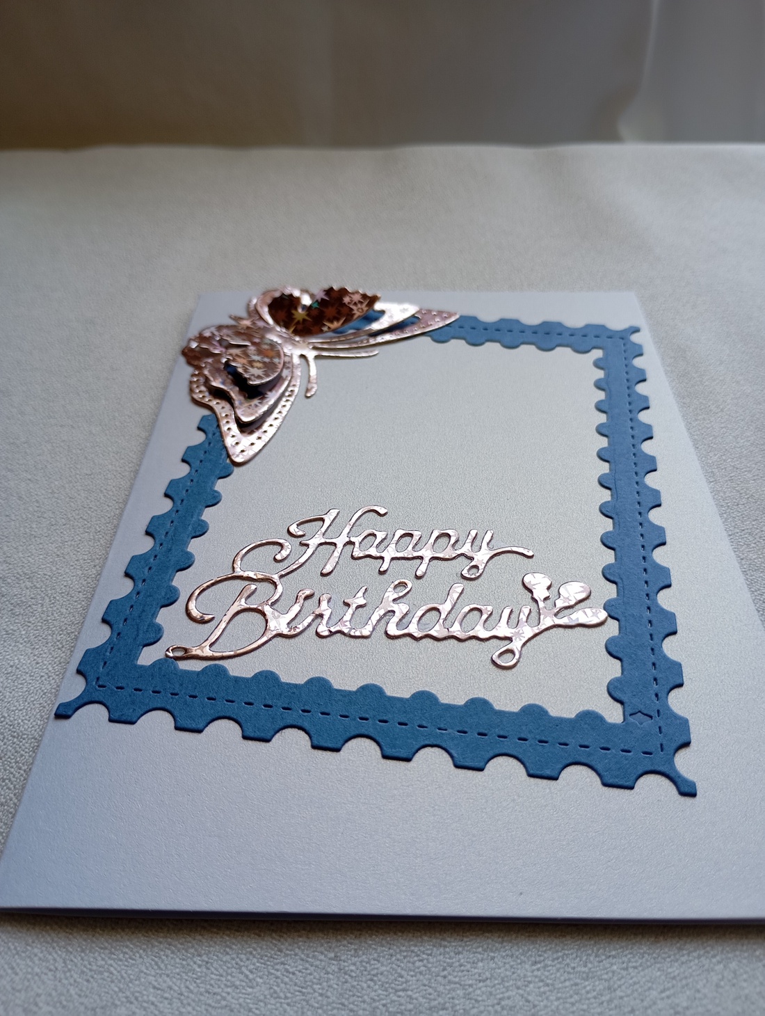 Felicitare cu decupaje Happy Birthday - casă & stil de viață - produse de papetărie - invitații, felicitări - Artynos.ro