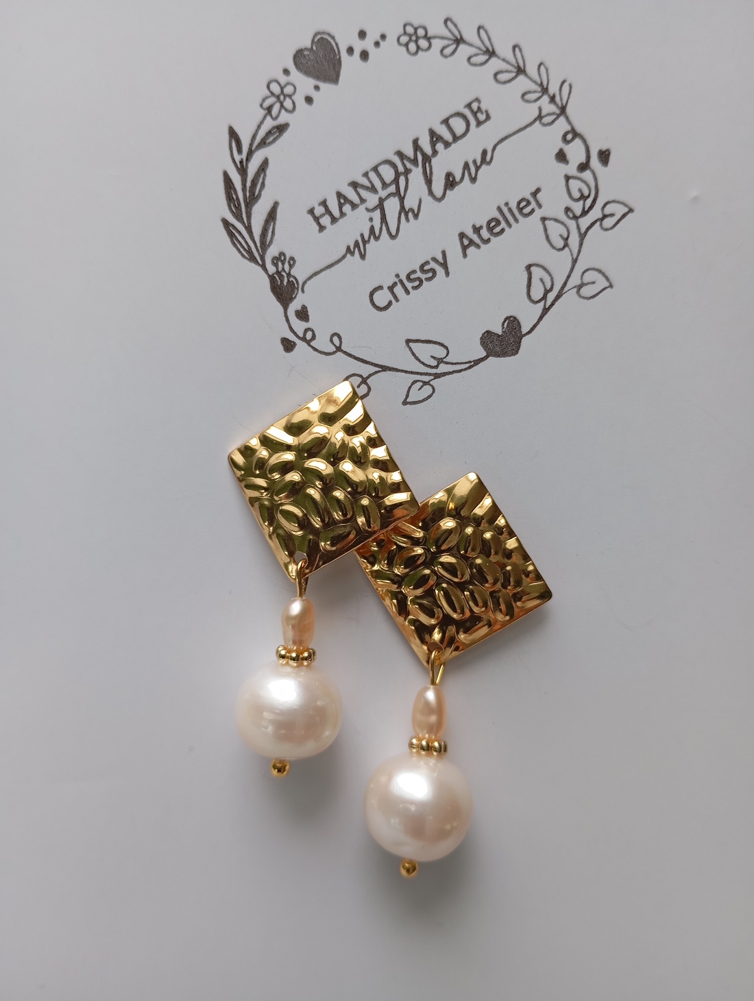 Cercei Chic! Cu Perle si tortita placata cu aur 18K - bijuterii - cercei - cercei din perle - Artynos.ro