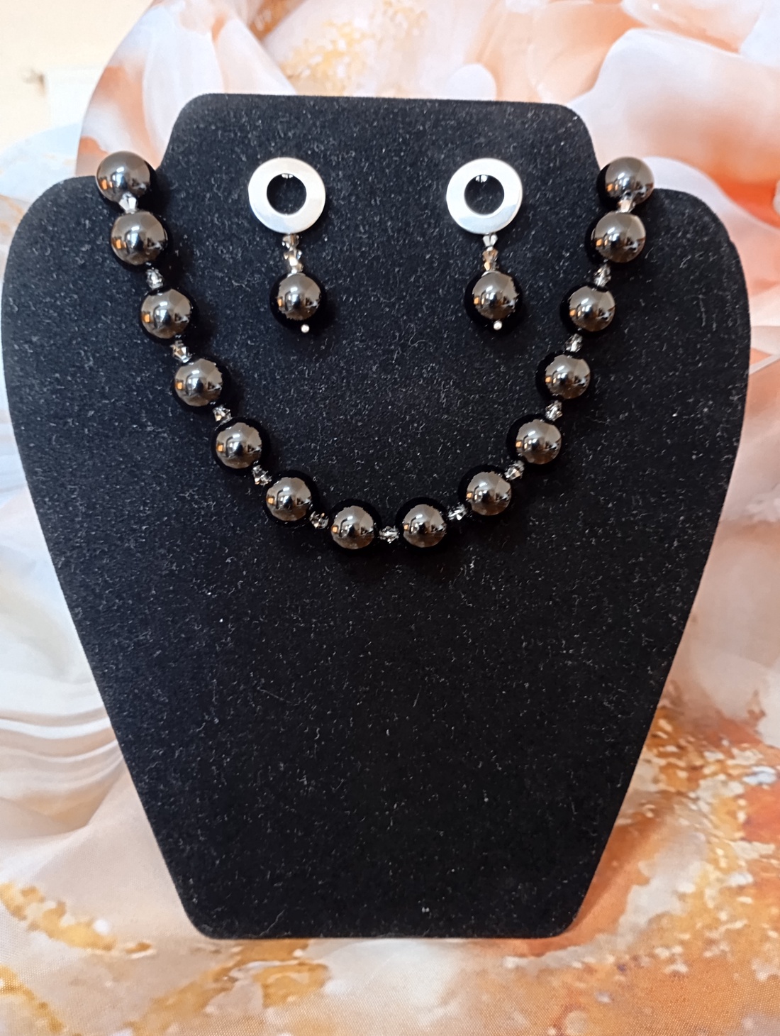 Set colier si cercei cu Onix sferic lucios 14mm si margele biconice Swarovski 2mm - bijuterii - seturi de bijuterii - Artynos.ro