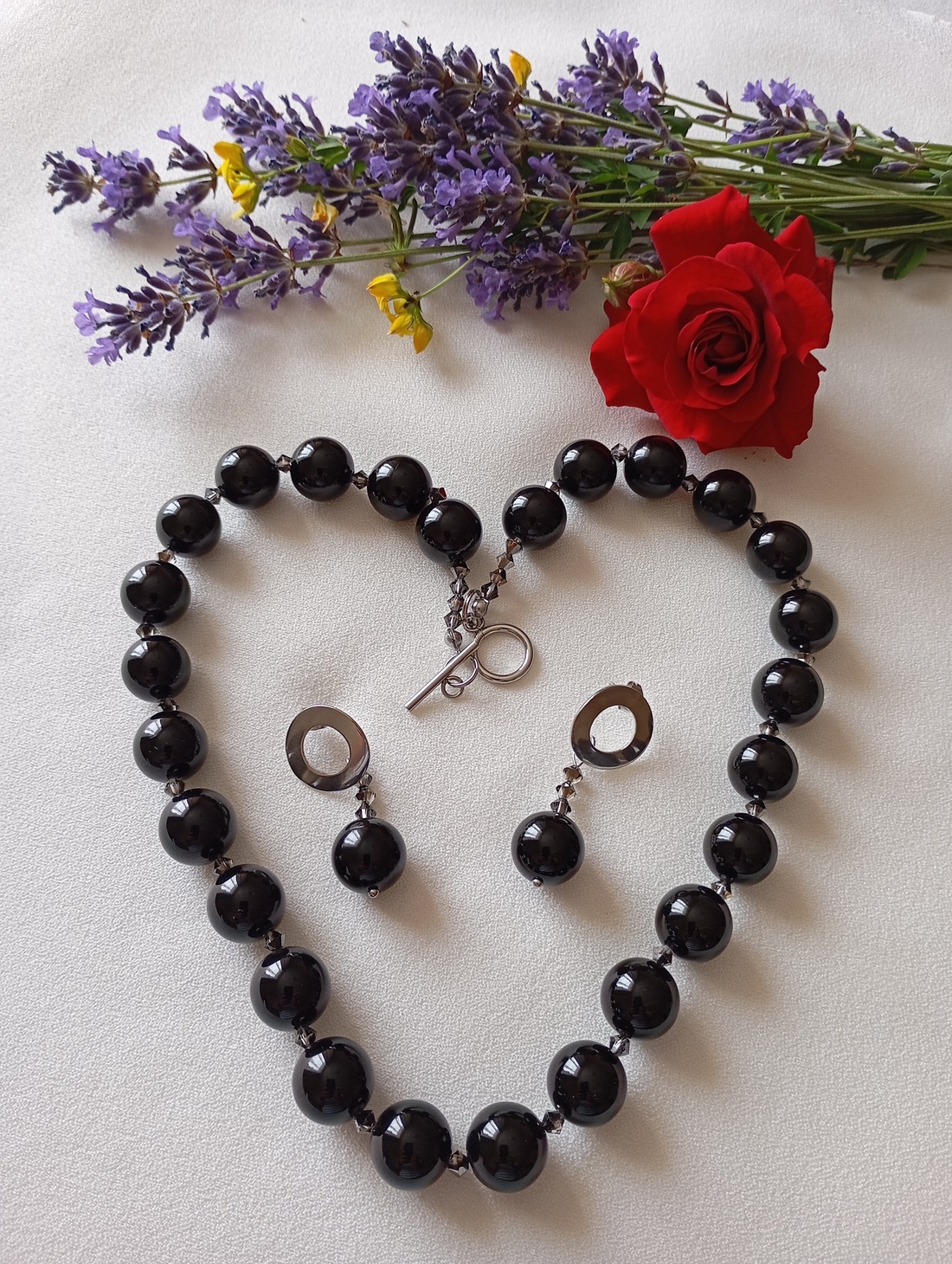 Set colier si cercei cu Onix sferic lucios 14mm si margele biconice Swarovski 2mm - bijuterii - seturi de bijuterii - Artynos.ro