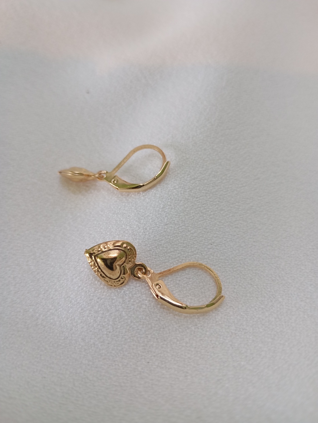 Martisor deosebit, cercei placati cu aur si felicitare embosata - bijuterii - cercei - cercei din mărgele - Artynos.ro