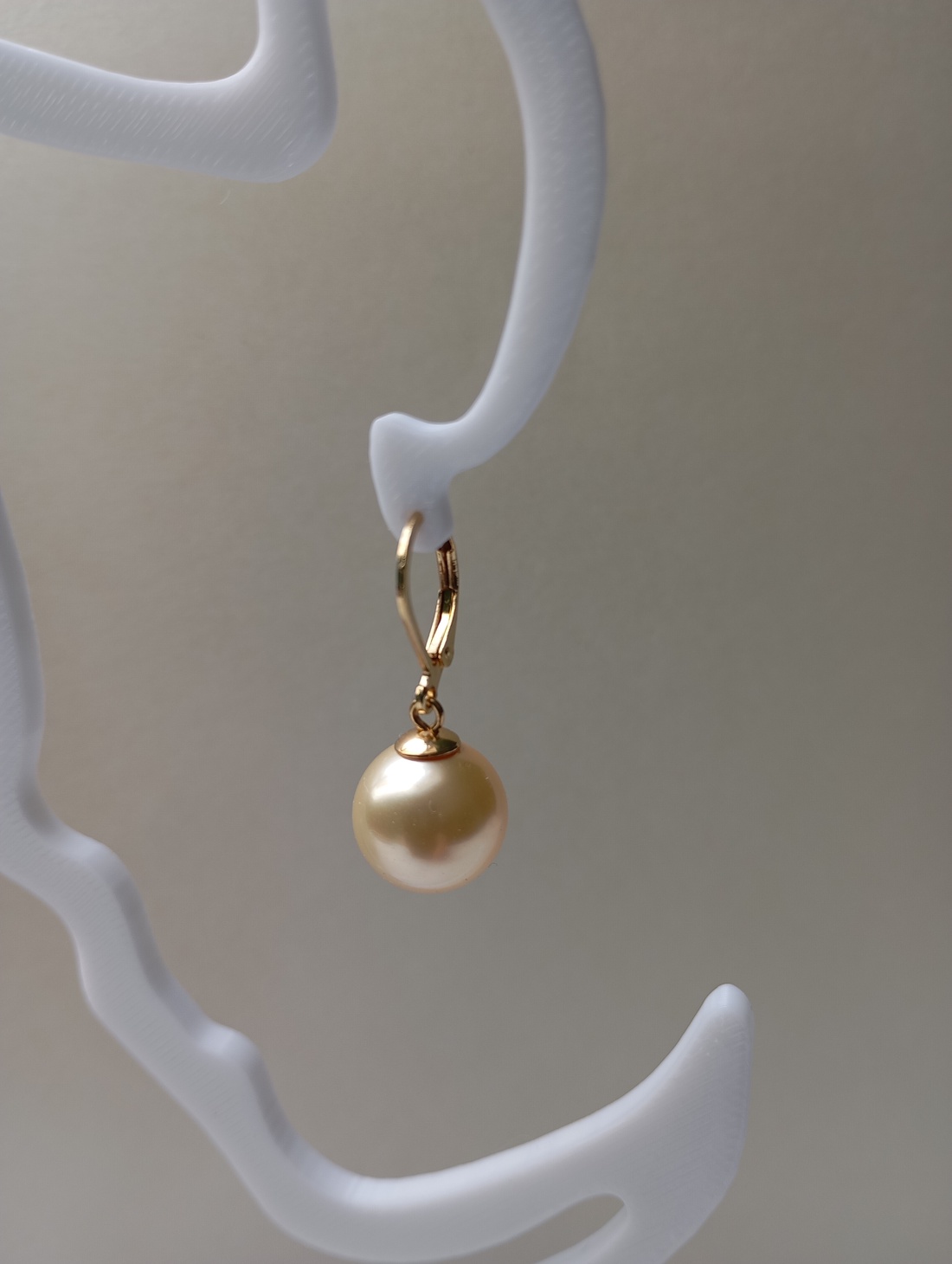 Cercei cu perle Swarovski 12mm si tortite placate cu aur 18K - bijuterii - cercei - cercei din mărgele - Artynos.ro