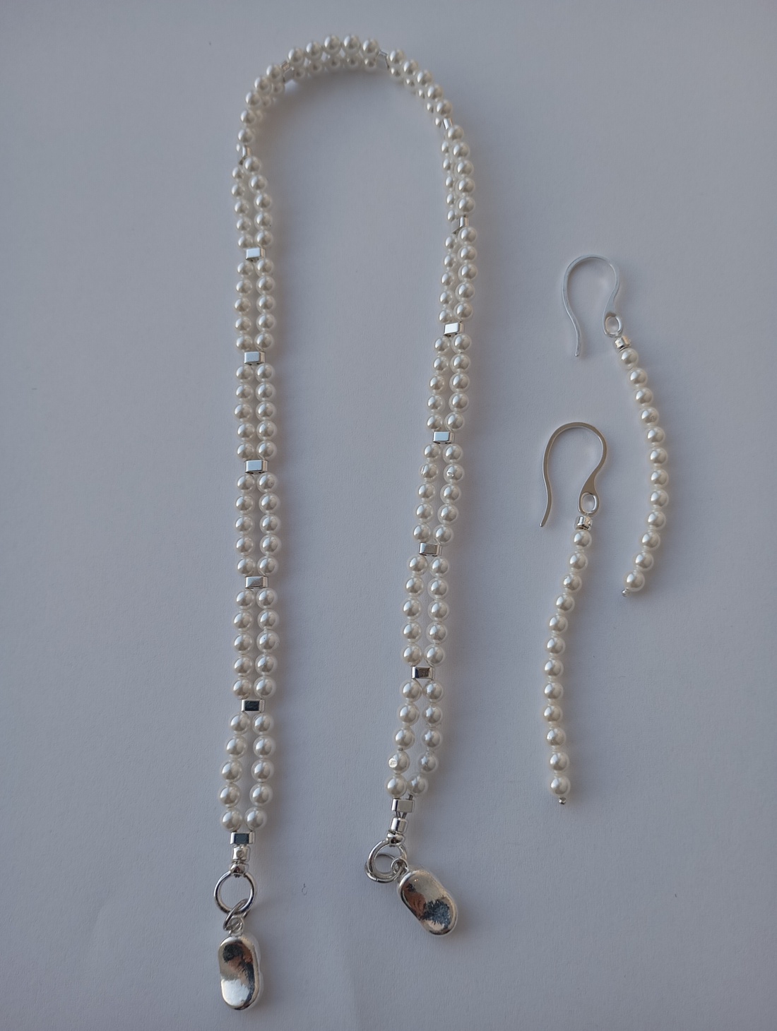 Set colier si cercei din scoica perlata si hematit placat cu argint 925 - bijuterii - coliere - coliere din pietre semiprețioase - Artynos.ro