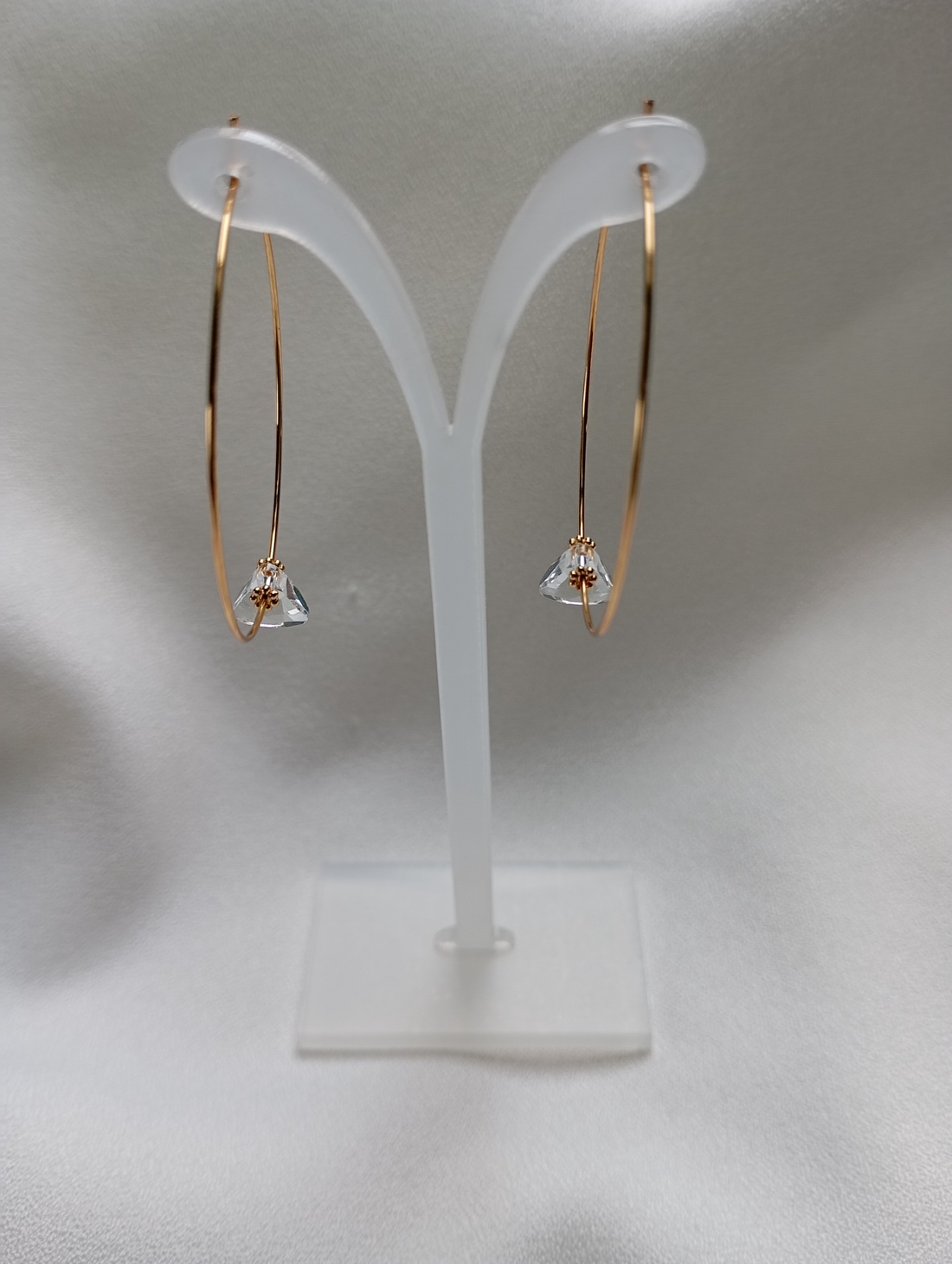 Cercei Loop 4 cm placati cu aur 18K si Swarovski Crystal - bijuterii - cercei - cercei din mărgele - Artynos.ro