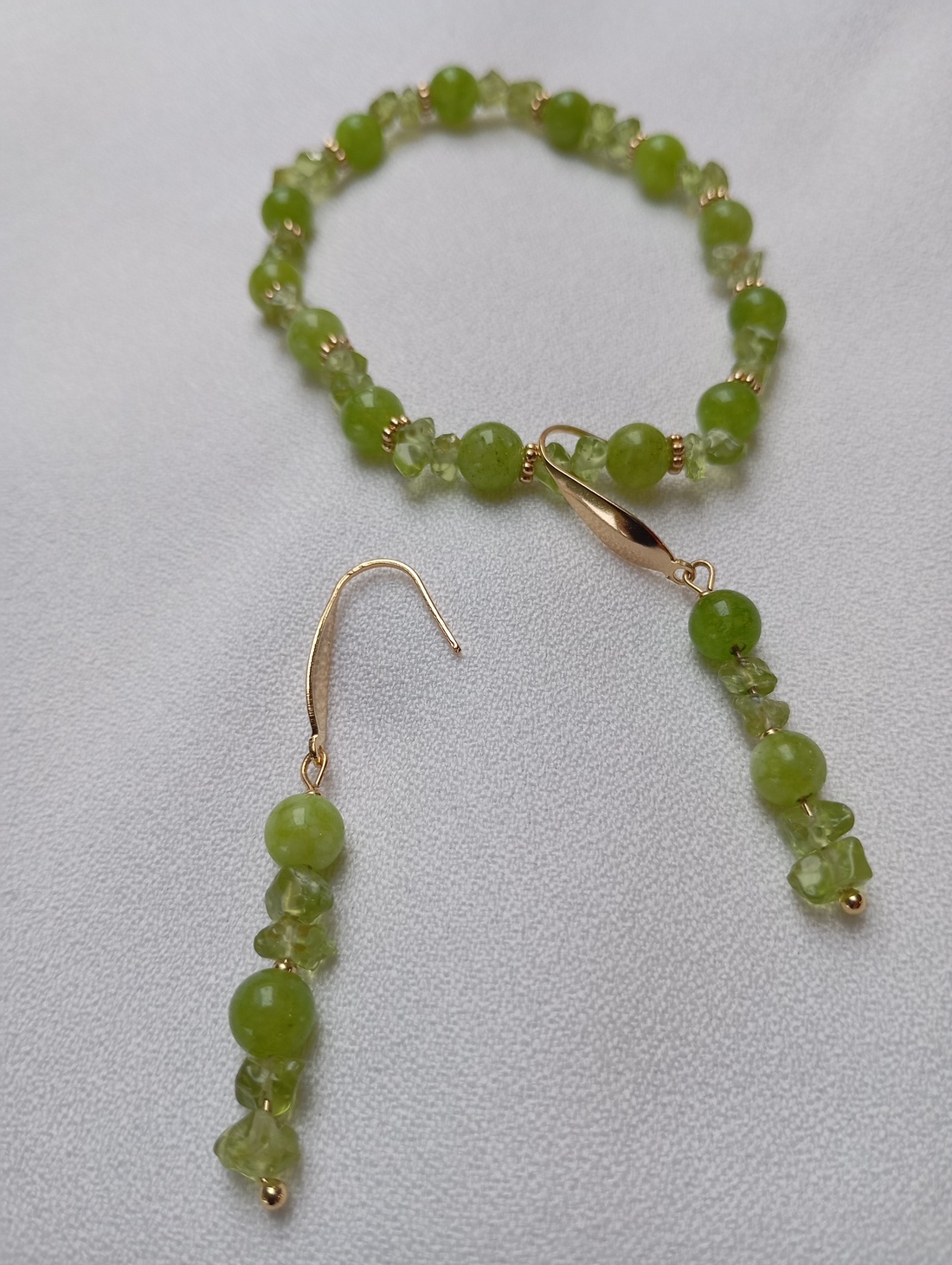 Set bijuterii cu Peridot si tortite placate cu aur 18K - bijuterii - seturi de bijuterii - Artynos.ro