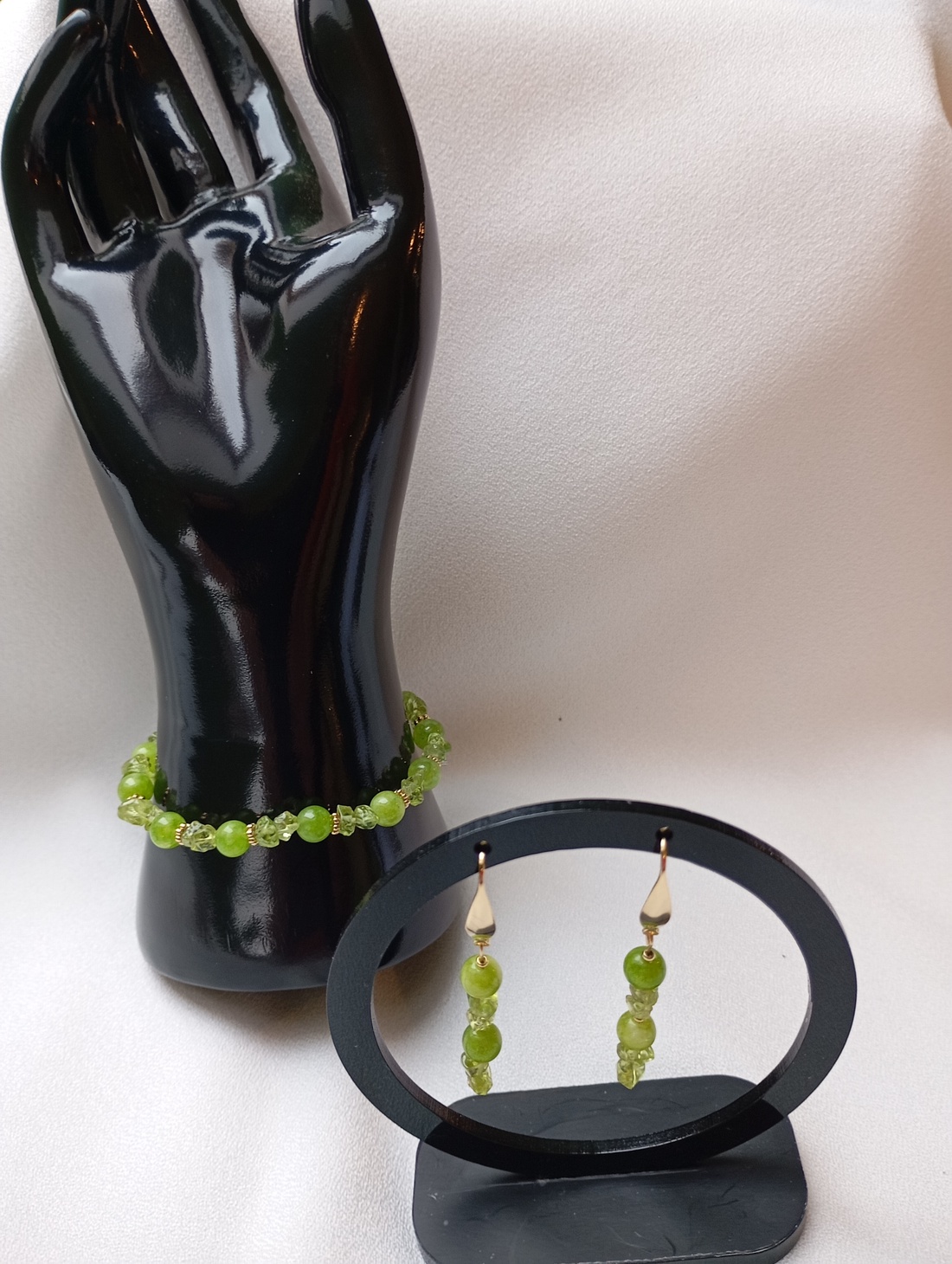 Set bijuterii cu Peridot si tortite placate cu aur 18K - bijuterii - seturi de bijuterii - Artynos.ro