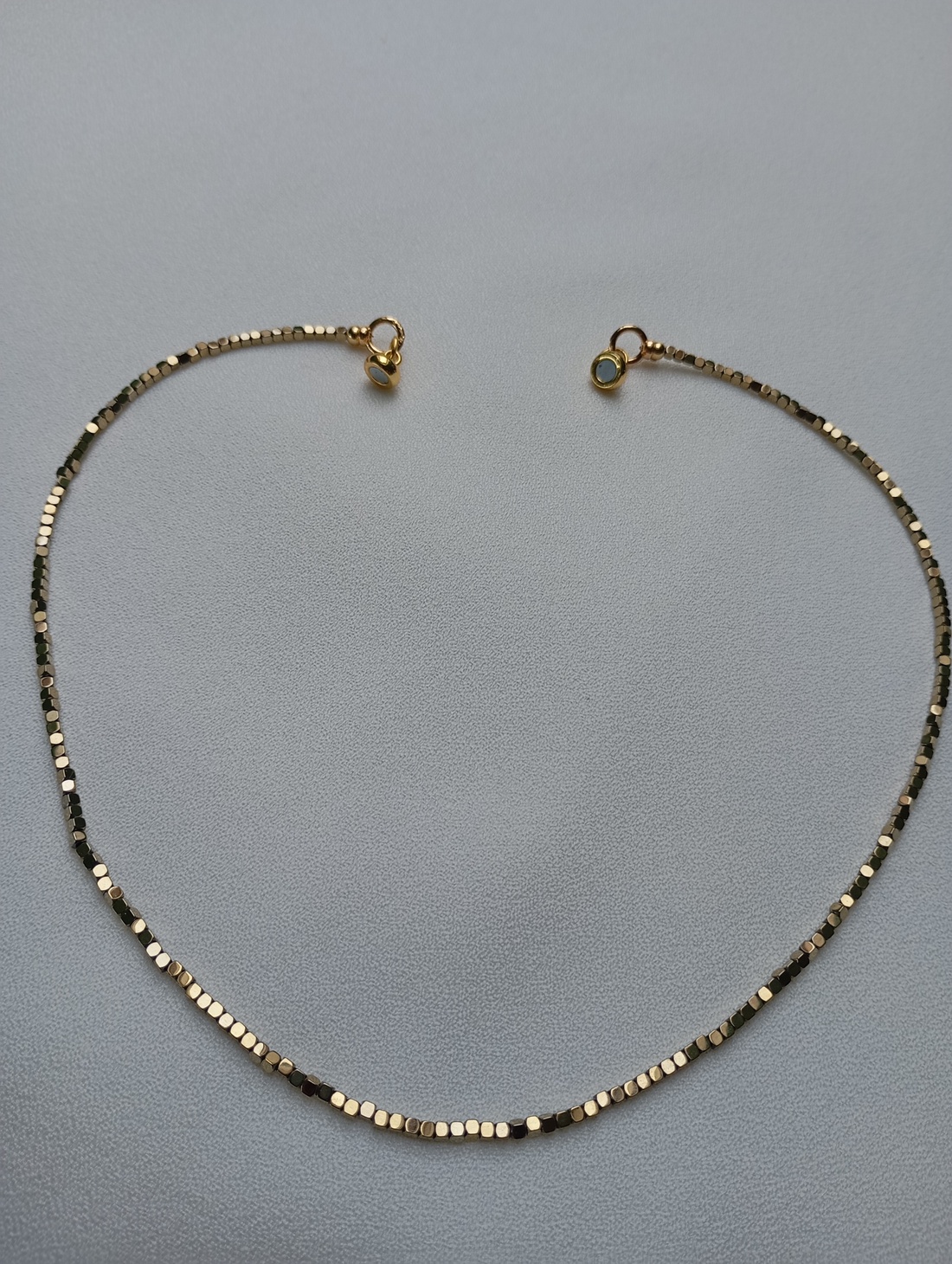 Colier cu Hematit auriu 2mm si inchidere magnetica - bijuterii - coliere - chockere - Artynos.ro