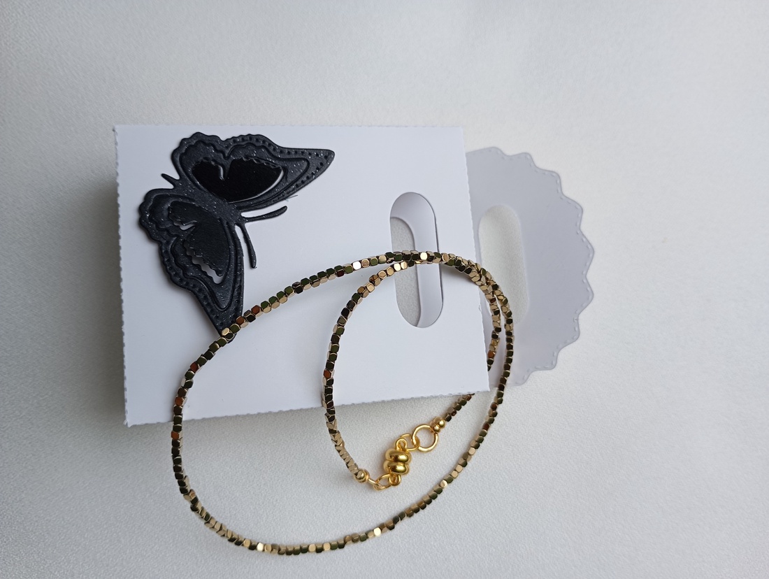 Colier cu Hematit auriu 2mm si inchidere magnetica - bijuterii - coliere - chockere - Artynos.ro