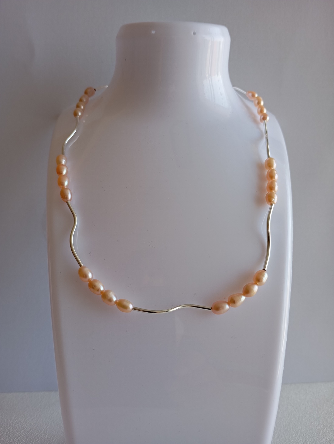 Colier cu Perle de cultura roz somon si elemente argintate - bijuterii - coliere - coliere din perle - Artynos.ro