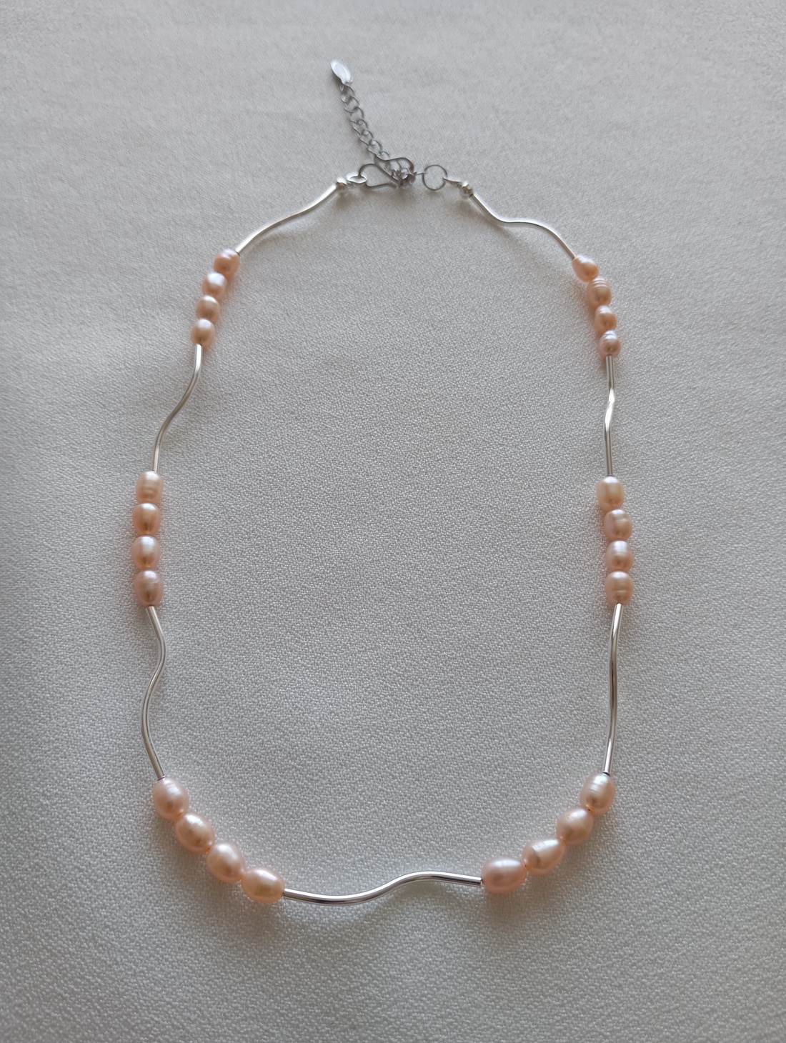 Colier cu Perle de cultura roz somon si elemente argintate - bijuterii - coliere - coliere din perle - Artynos.ro