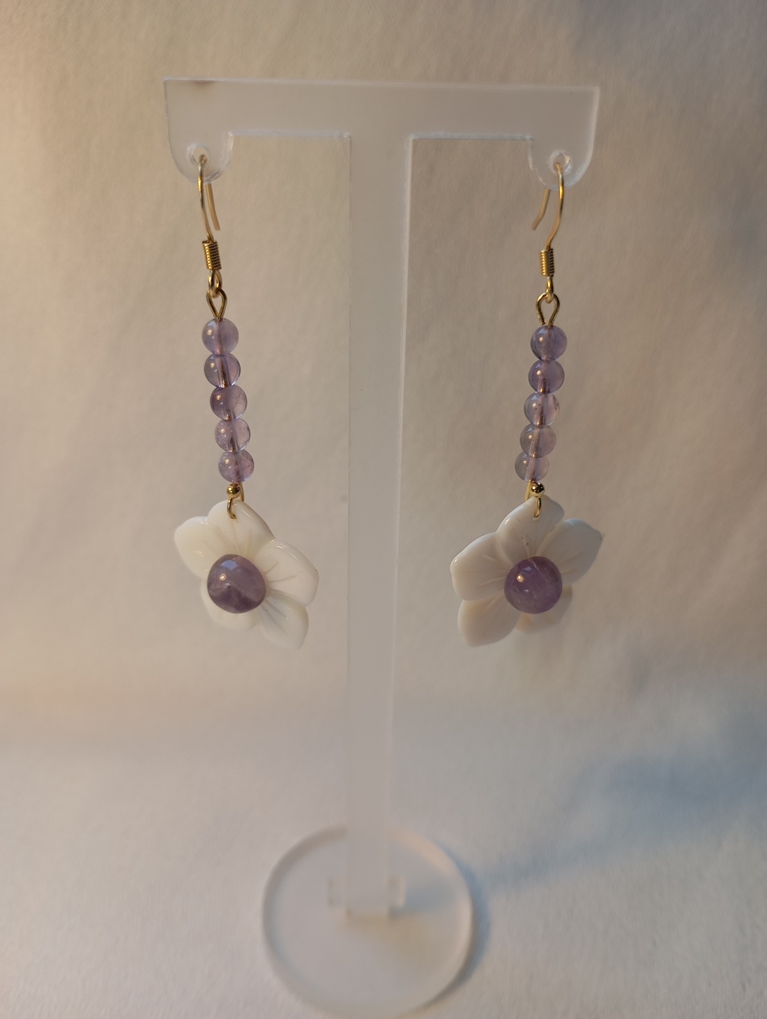 Cercei Floare Sidef cu ametist si tortite placate cu aur 18K - bijuterii - cercei - cercei din pietre semiprețioase - Artynos.ro
