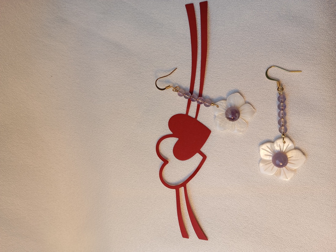 Cercei Floare Sidef cu ametist si tortite placate cu aur 18K - bijuterii - cercei - cercei din pietre semiprețioase - Artynos.ro