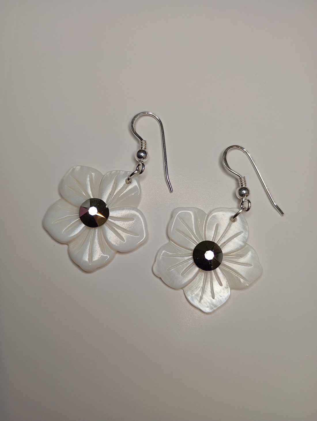 Cercei Floare Sidef cu cristal Swarovski si tortite din argint 925 - bijuterii - cercei - cercei din argint - Artynos.ro