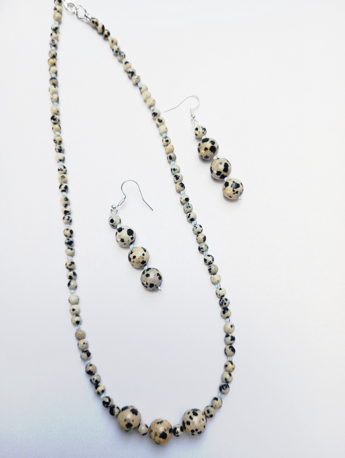 Set colier si cercei cu Jasp dalmatian si Topaz - bijuterii - seturi de bijuterii - Artynos.ro