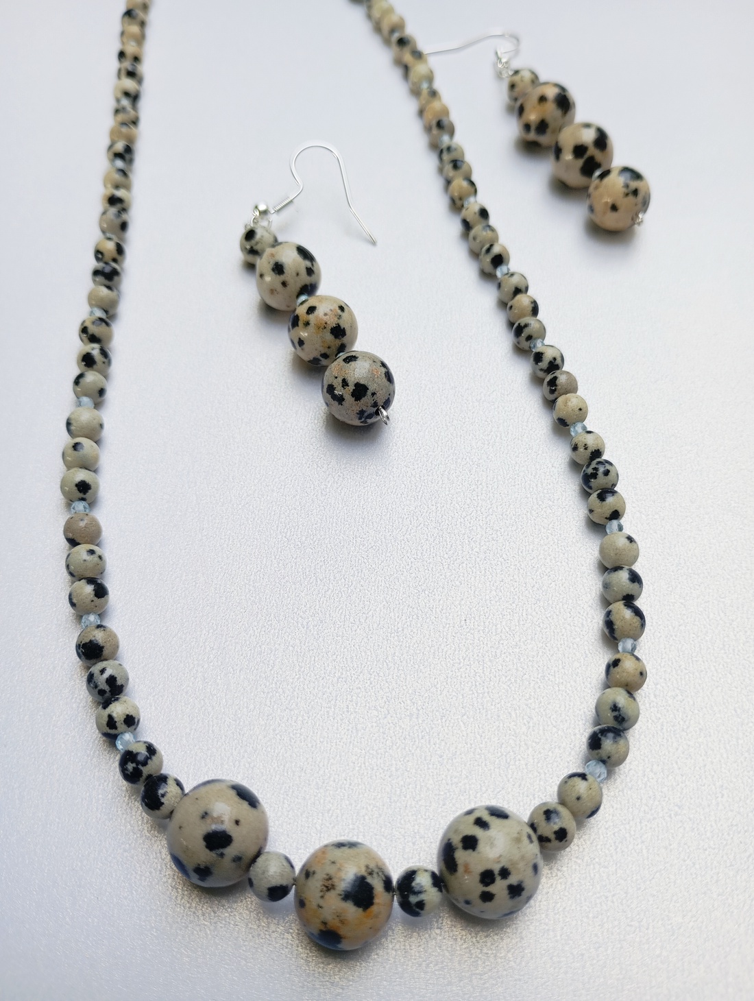 Set colier si cercei cu Jasp dalmatian si Topaz - bijuterii - seturi de bijuterii - Artynos.ro