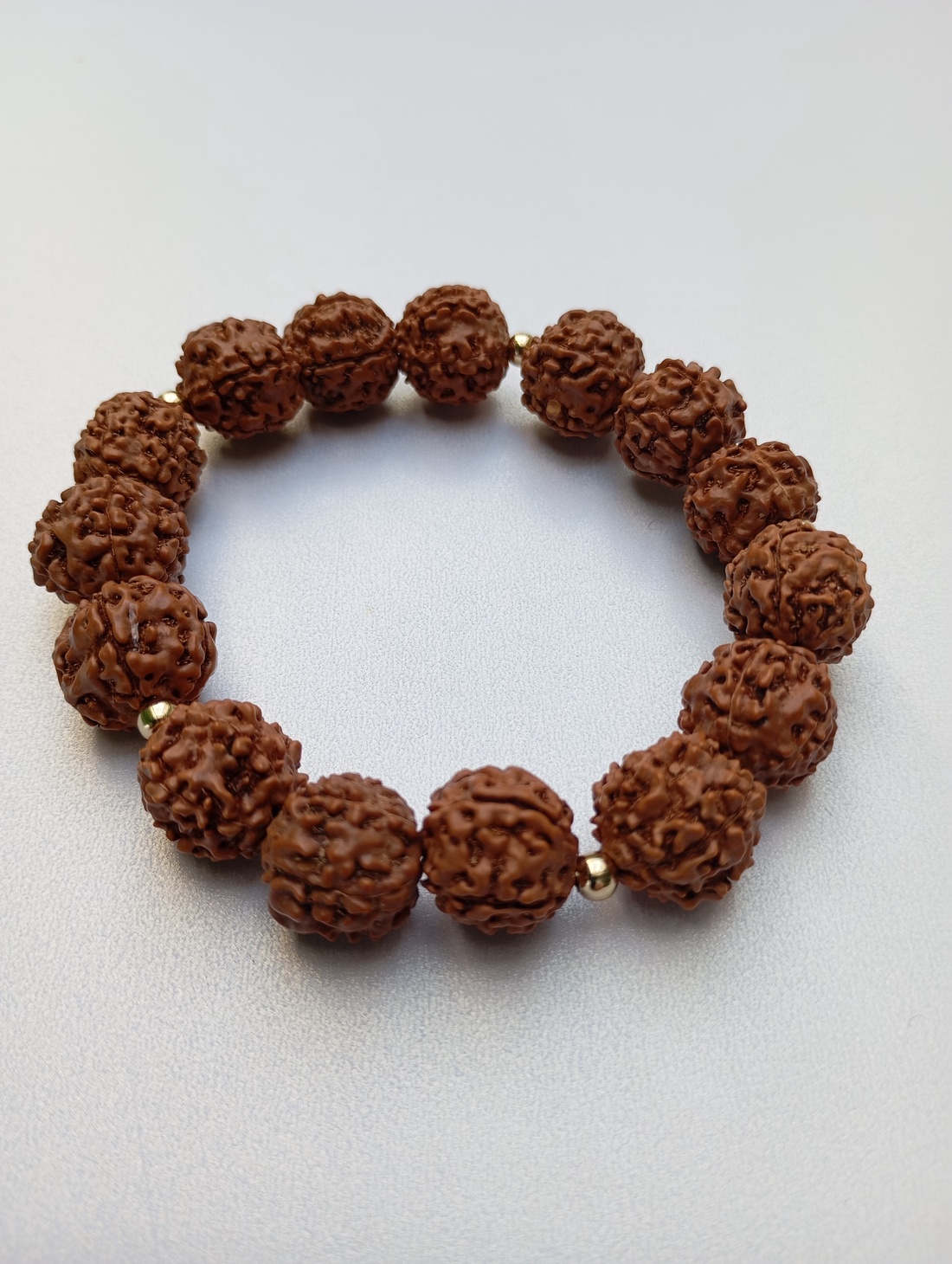 Bratara barbateasca cu seminte Rudraksha si margele placate cu aur 18K - bijuterii - brățări - brățări din mărgele - Artynos.ro